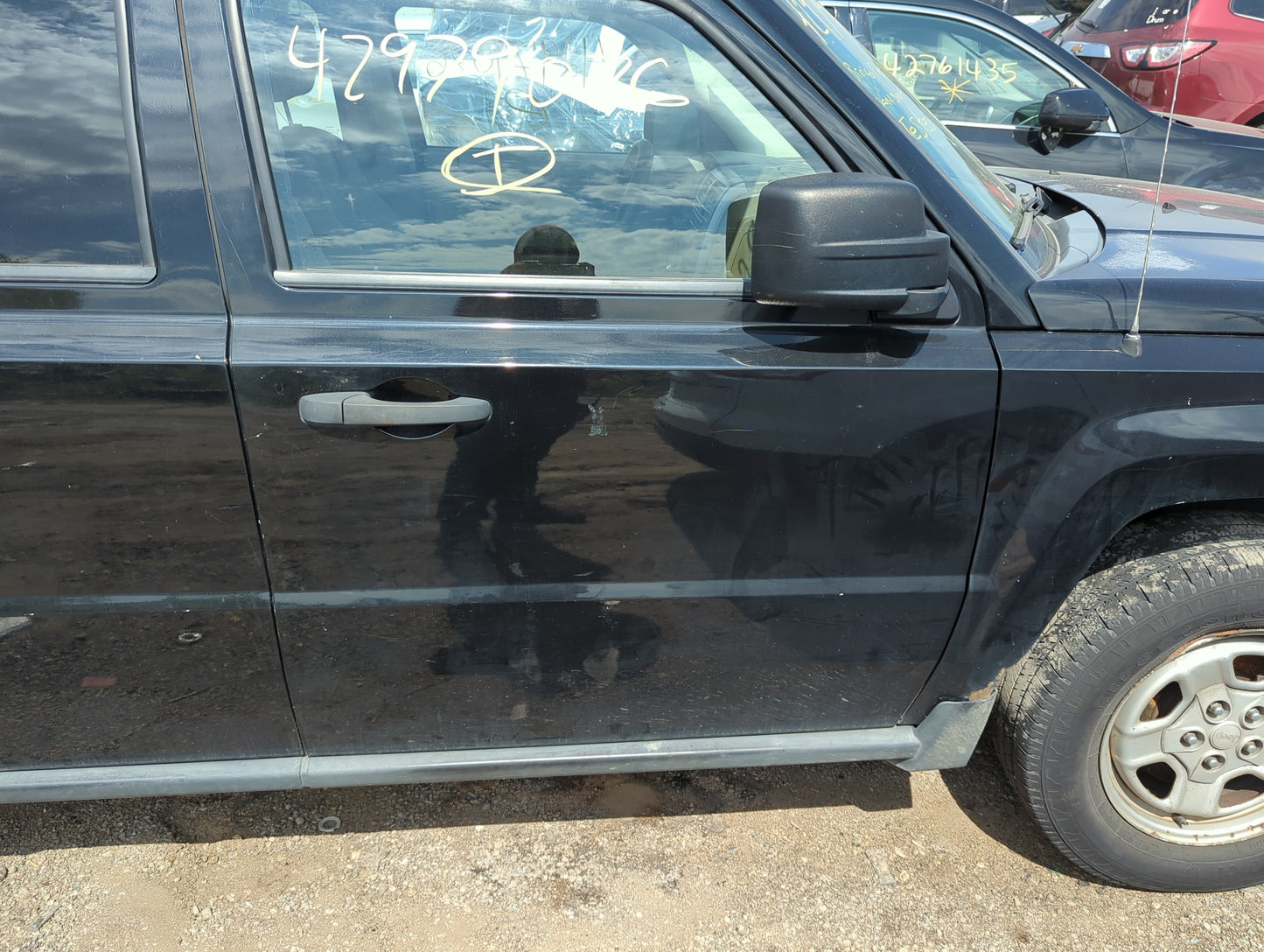 2007-2010 Jeep Patriot Passenger Front Door Oem - Oemusedautoparts1.com