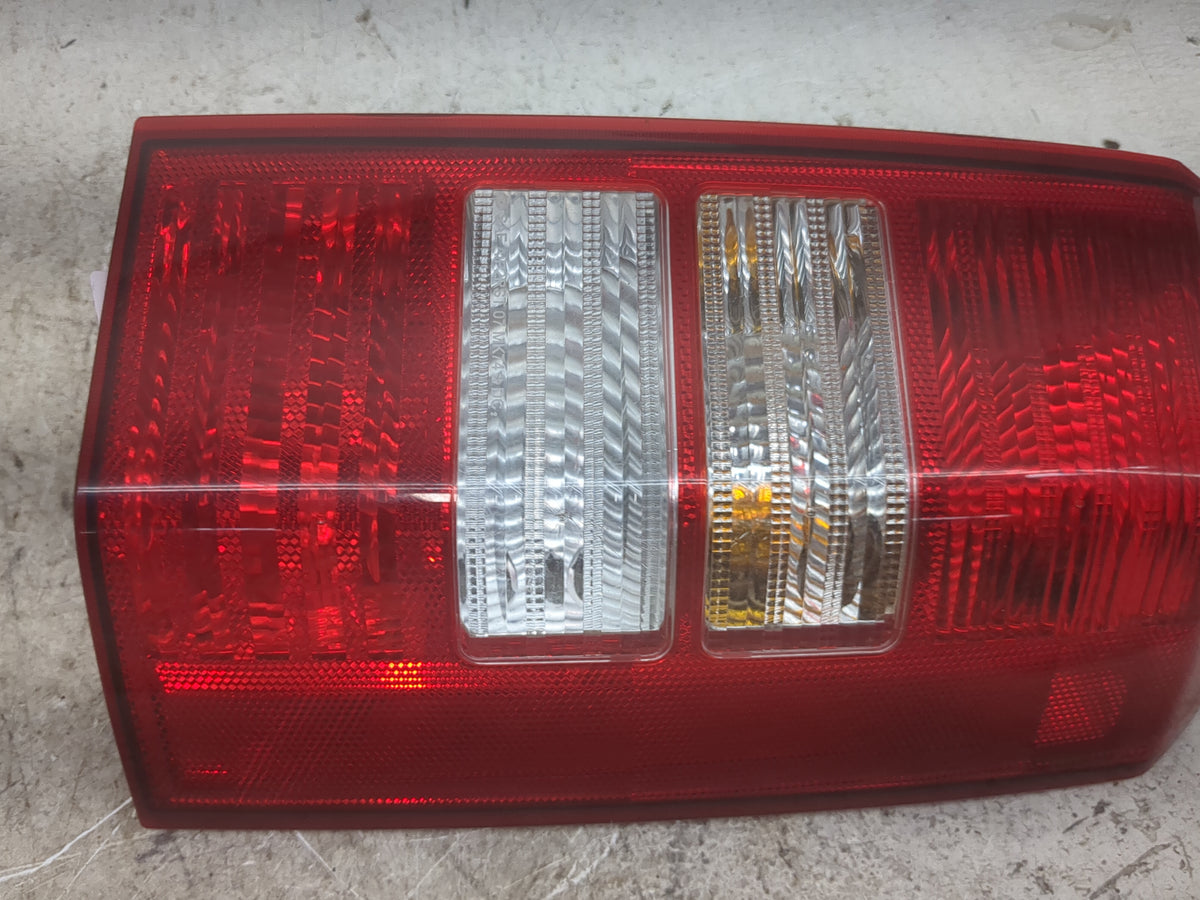 2008-2017 Jeep Patriot Passenger Right Side Deck Lid Mounted Tail Light 1501731 - Oemusedautoparts1.com