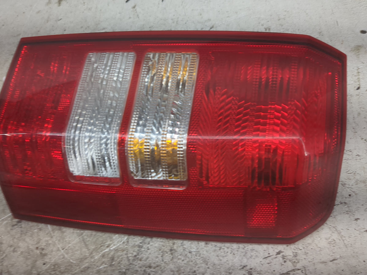 2008-2017 Jeep Patriot Passenger Right Side Deck Lid Mounted Tail Light 1501731 - Oemusedautoparts1.com
