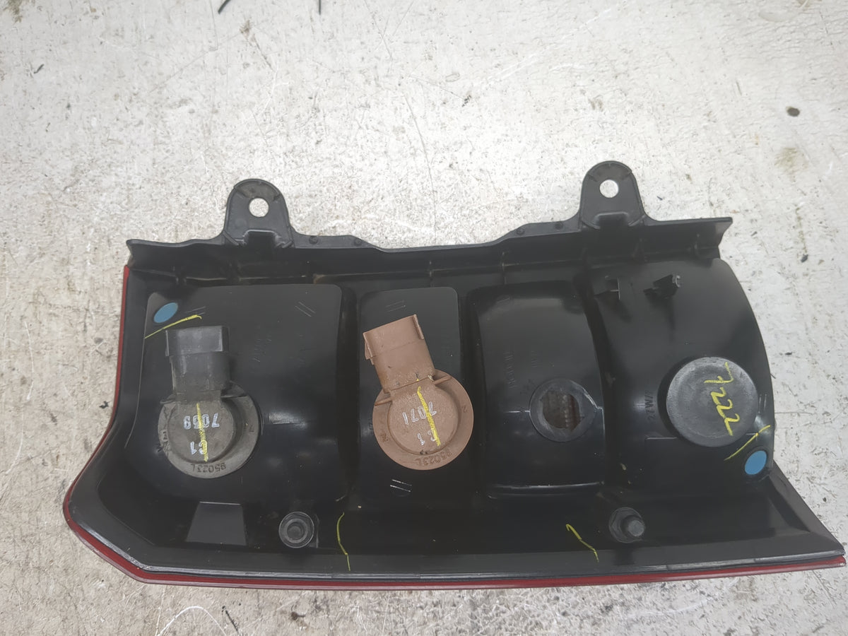 2008-2017 Jeep Patriot Passenger Right Side Deck Lid Mounted Tail Light 1501731 - Oemusedautoparts1.com
