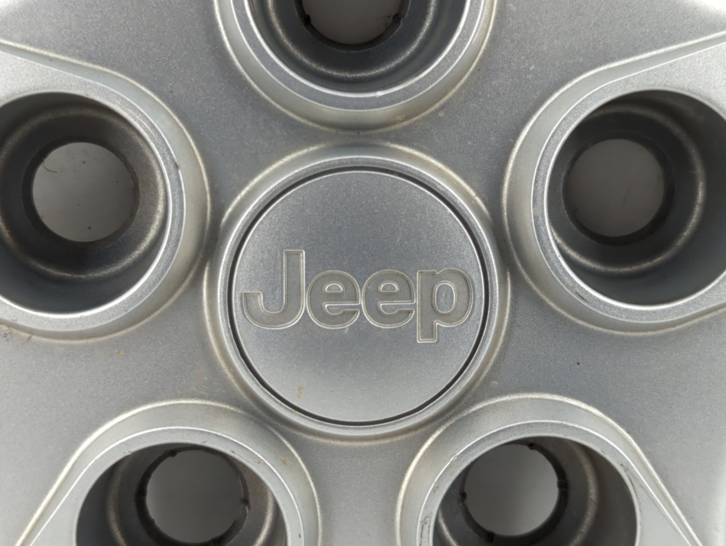 2007 Jeep Patriot Rim Wheel Center Cap Silver - Oemusedautoparts1.com