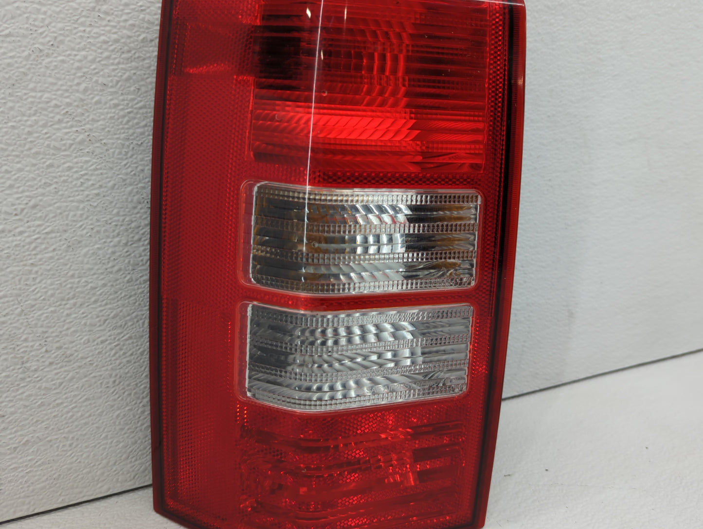 2007 Jeep Patriot Tail Light Assembly Driver Left OEM P/N:224133 224135, 224131 Fits OEM Used Auto Parts - Oemusedautoparts1