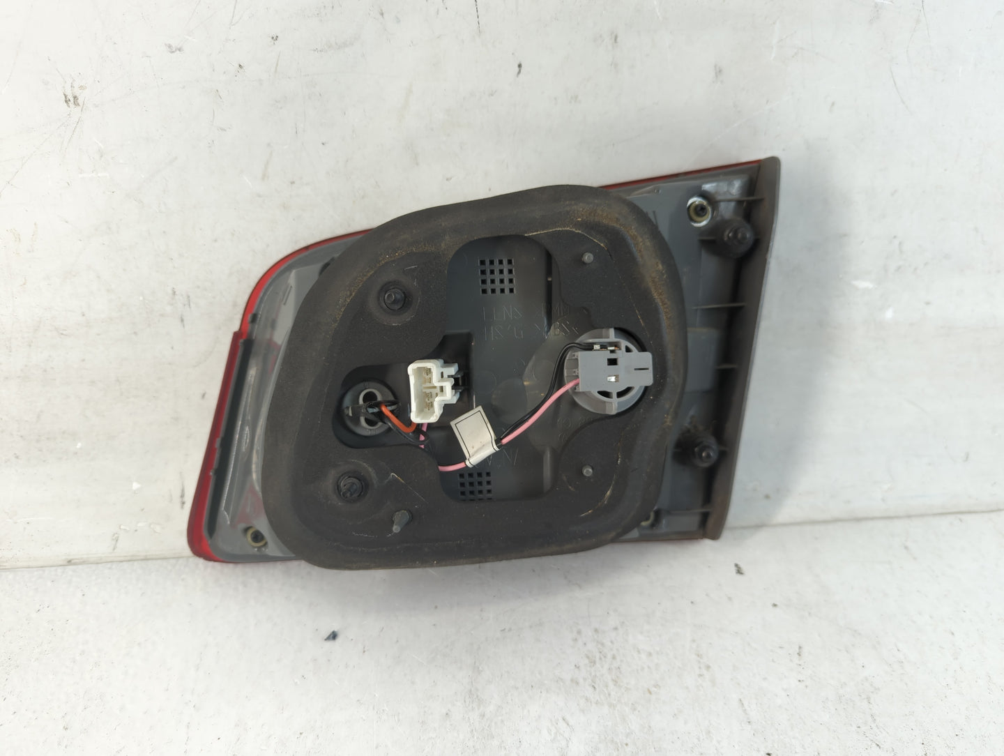 2007-2008 Kia Magentis Tail Light Assembly Driver Left OEM P/N:92405-2G0 Fits Fits 2006 2007 2008 OEM Used Auto Parts - Oemu