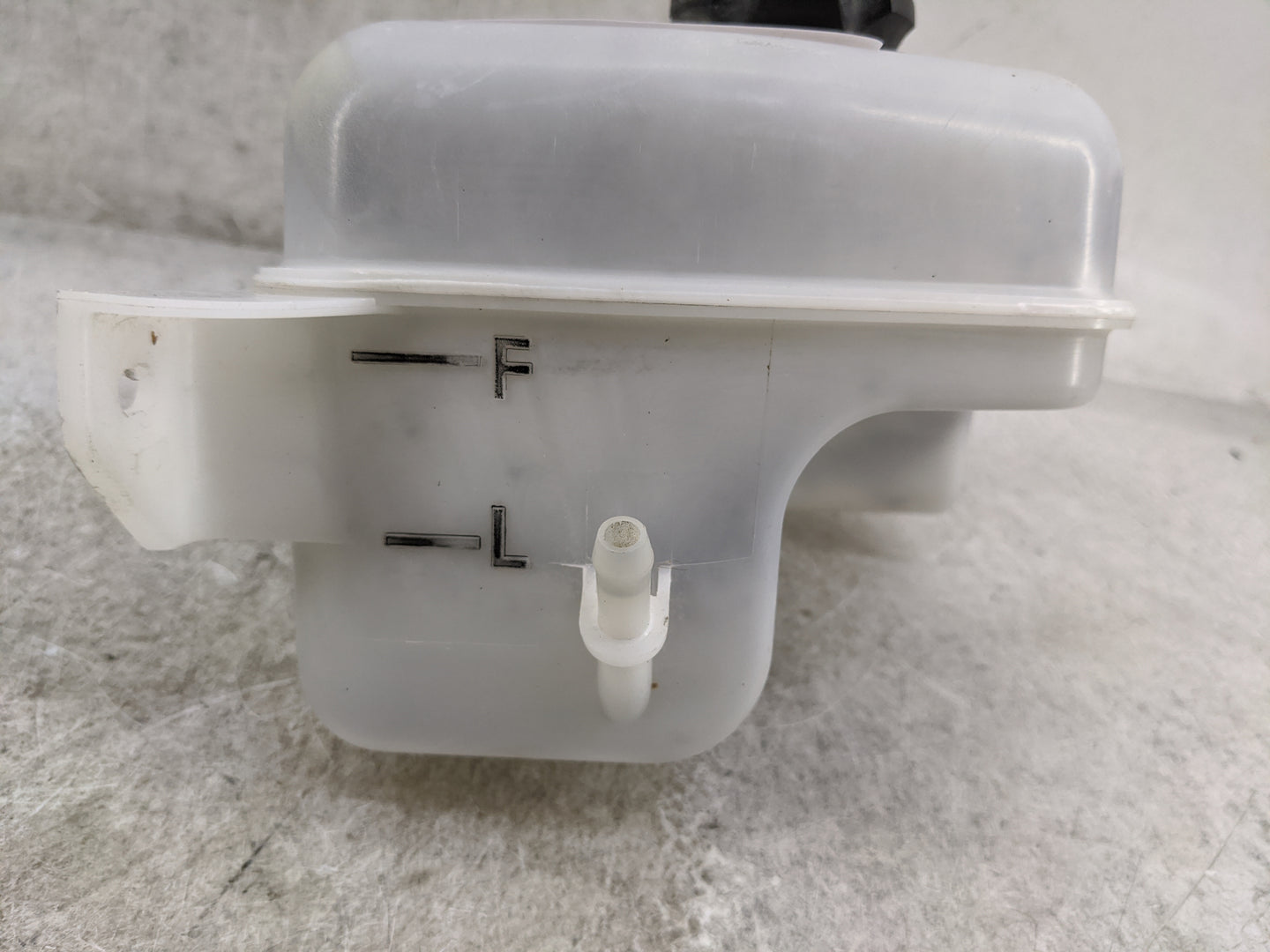 2006-2010 Kia Optima Radiator Coolant Overflow Expansion Tank Bottle 1477073 - Oemusedautoparts1.com