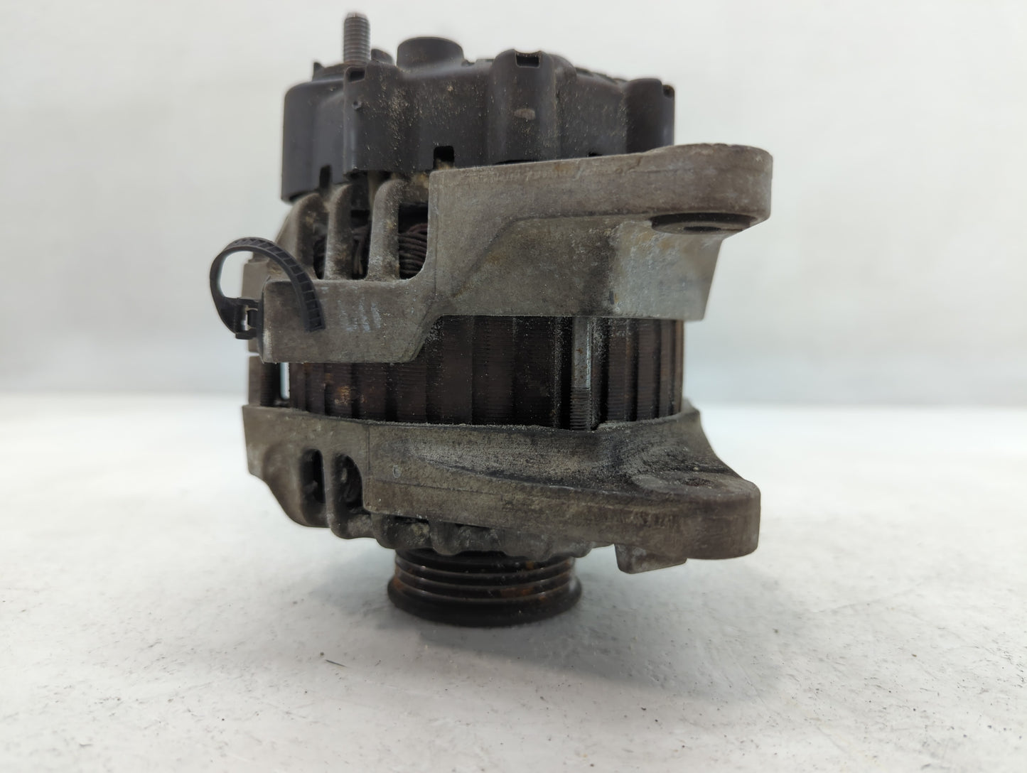 2007 Kia Rio Alternator Replacement Generator Charging Assembly Engine OEM P/N:37300-22650 Fits OEM Used Auto Parts - Oemuse