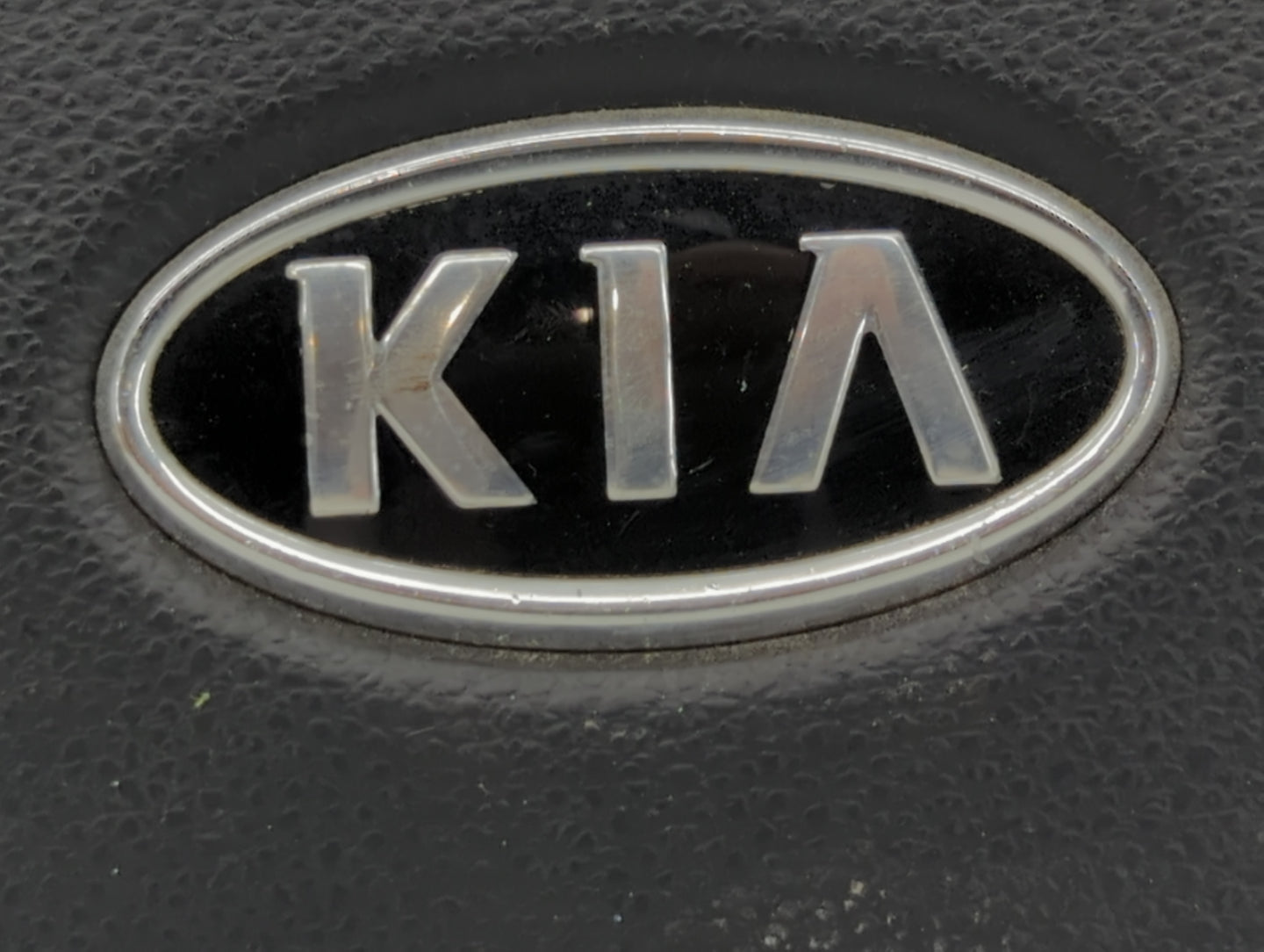 2007-2012 Kia Rondo Air Bag Driver Left Steering Wheel Mounted Fits Fits 2007 2008 2009 2010 2011 2012 OEM Used Auto Parts -