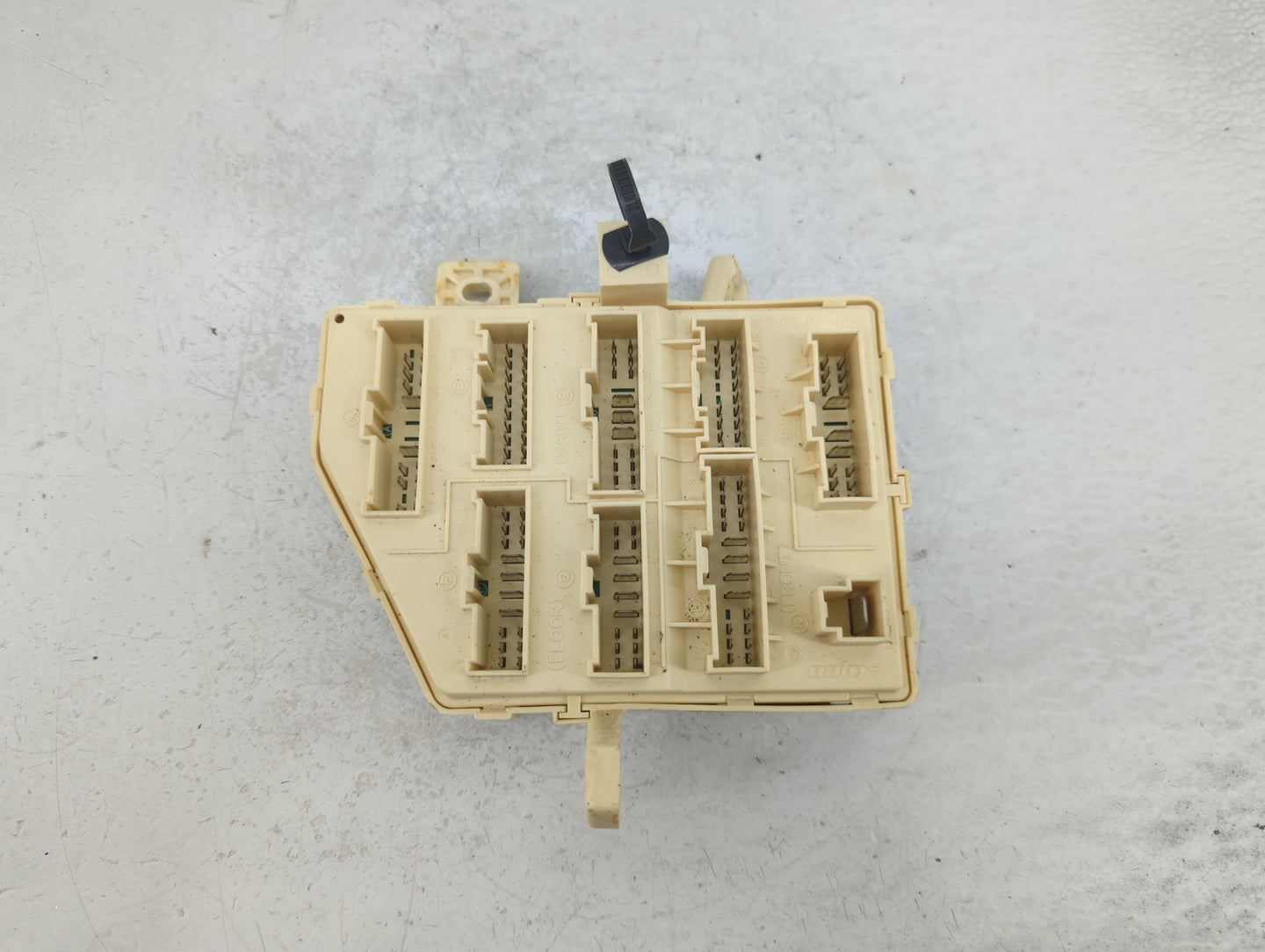 2007-2012 Kia Rondo Body Control Module Bcm Inner Cabin Fuse Box - Oemusedautoparts1.com