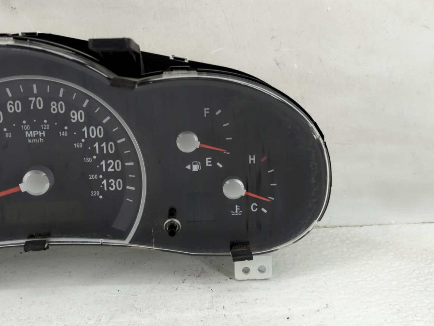 2006-2007 Kia Sedona Instrument Cluster Speedometer Gauges P/N:94001-4D320 Fits Fits 2006 2007 OEM Used Auto Parts - Oemused
