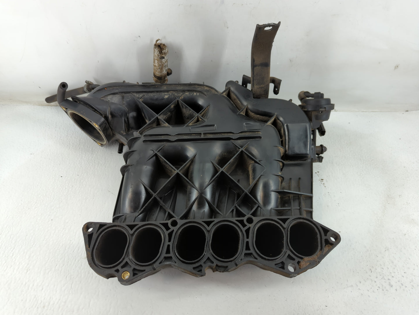 2006-2010 Kia Sedona Air Intake Manifold P/N:>PA6 GF35< Fits Fits 2006 2007 2008 2009 2010 2011 OEM Used Auto Parts - Oemuse