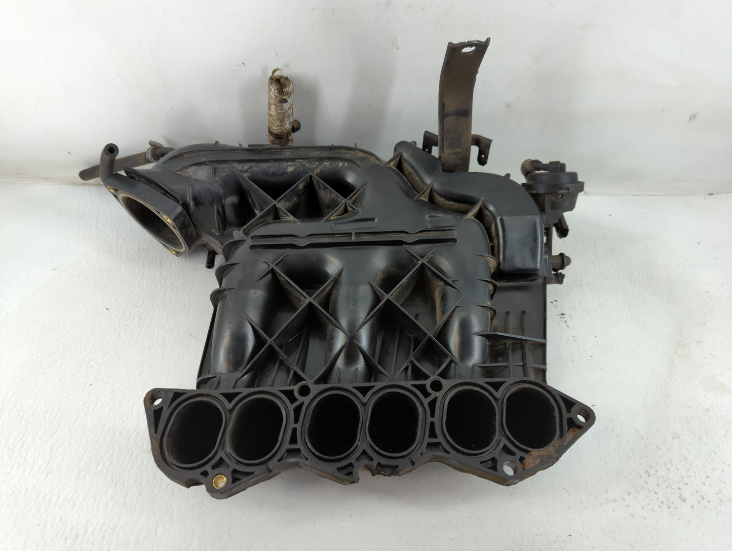 2006-2010 Kia Sedona Air Intake Manifold P/N:>PA6 GF35< Fits Fits 2006 2007 2008 2009 2010 2011 OEM Used Auto Parts - Oemuse