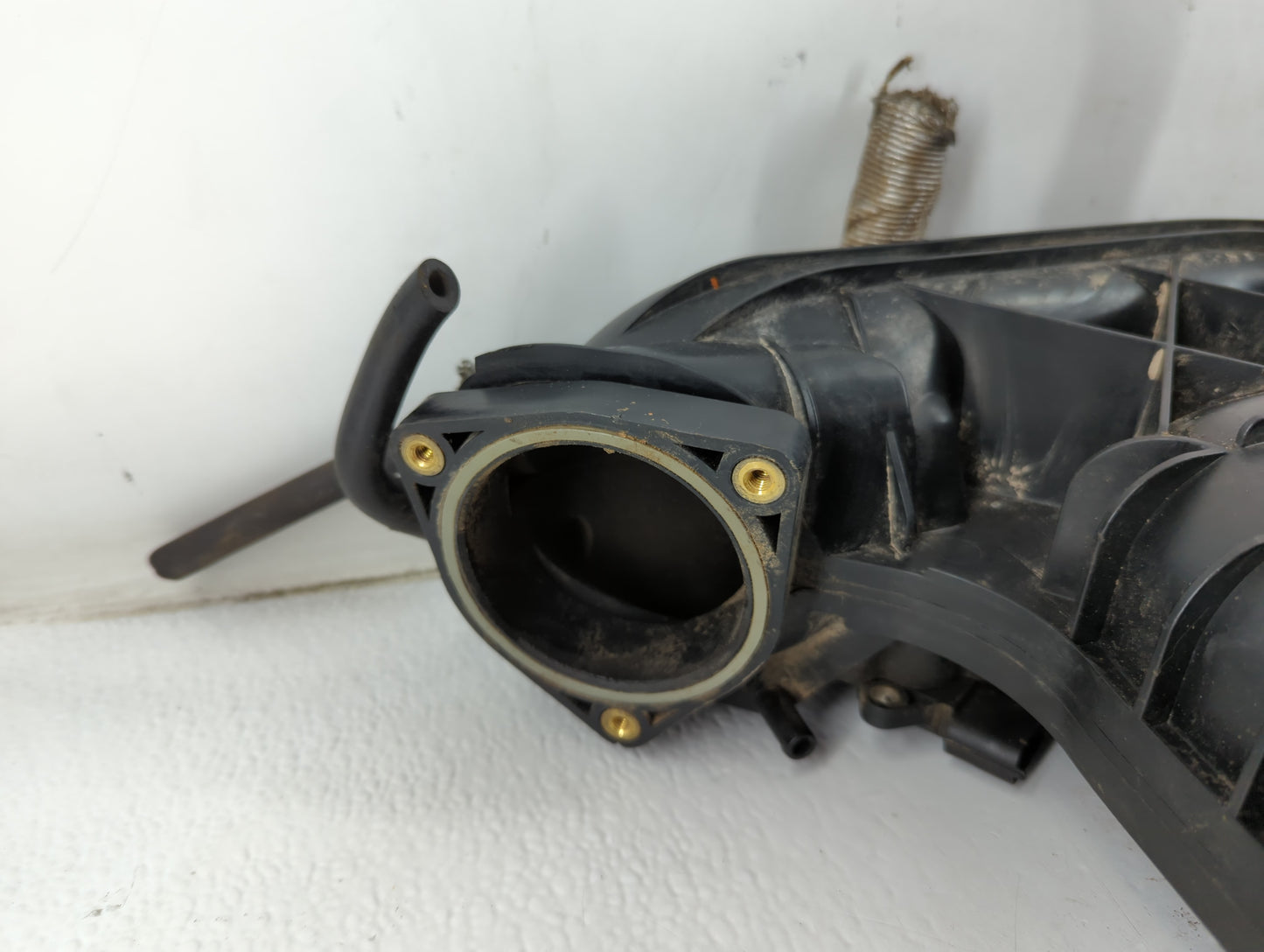 2006-2010 Kia Sedona Air Intake Manifold P/N:>PA6 GF35< Fits Fits 2006 2007 2008 2009 2010 2011 OEM Used Auto Parts - Oemuse