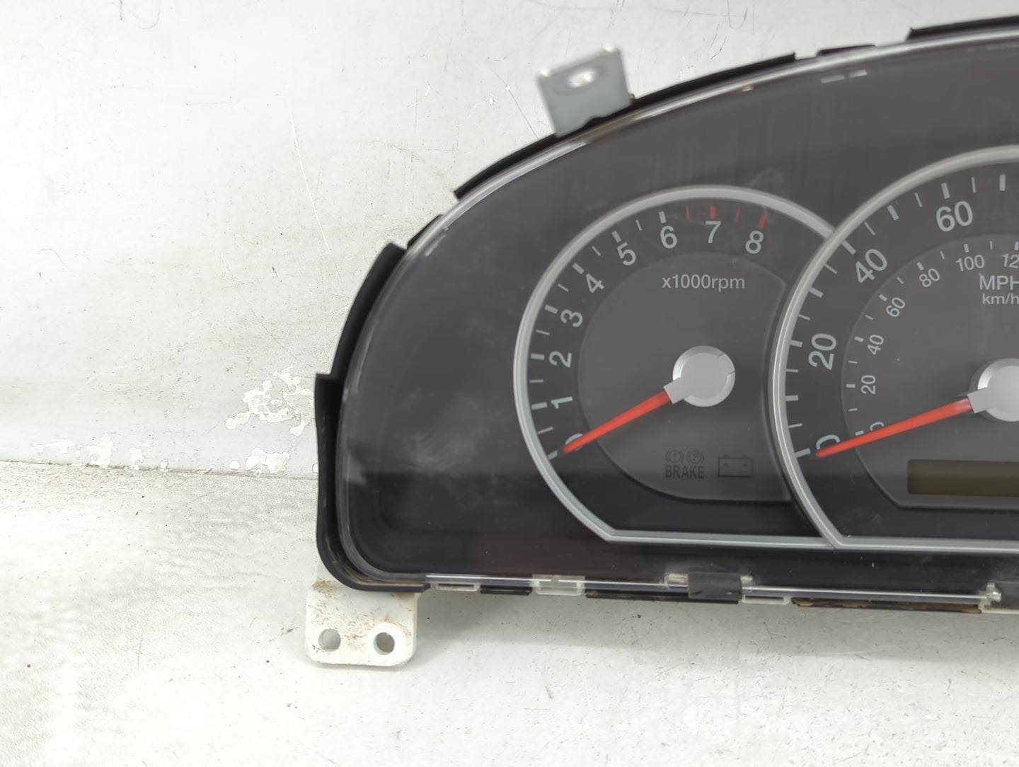 2007-2008 Kia Sorento Instrument Cluster Speedometer Gauges P/N:94011-2E230 Miles: Fits Fits 2007 2008 OEM Used Auto Parts -