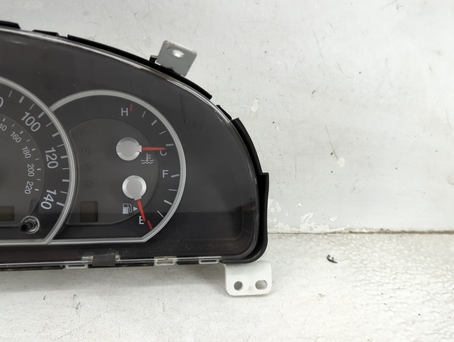 2007-2008 Kia Sorento Instrument Cluster Speedometer Gauges P/N:94011-2E230 Miles: Fits Fits 2007 2008 OEM Used Auto Parts -