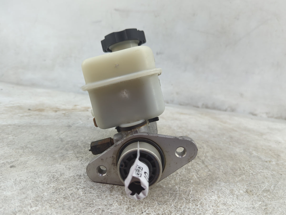 2007-2009 Kia Sorento Brake Master Cylinder - Oemusedautoparts1.com