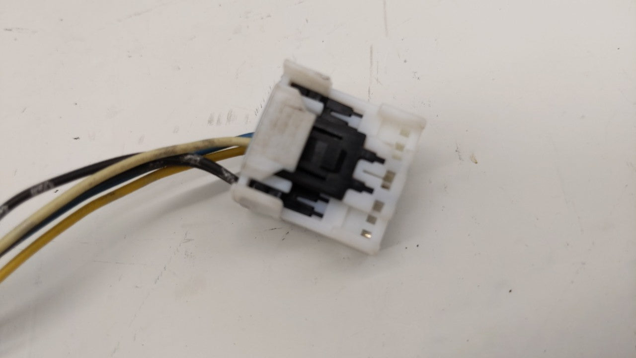 2003-2009 Kia Sorento Passenger Side View Mirror - Right Door Mirror OEM Used - Oemusedautoparts1.com