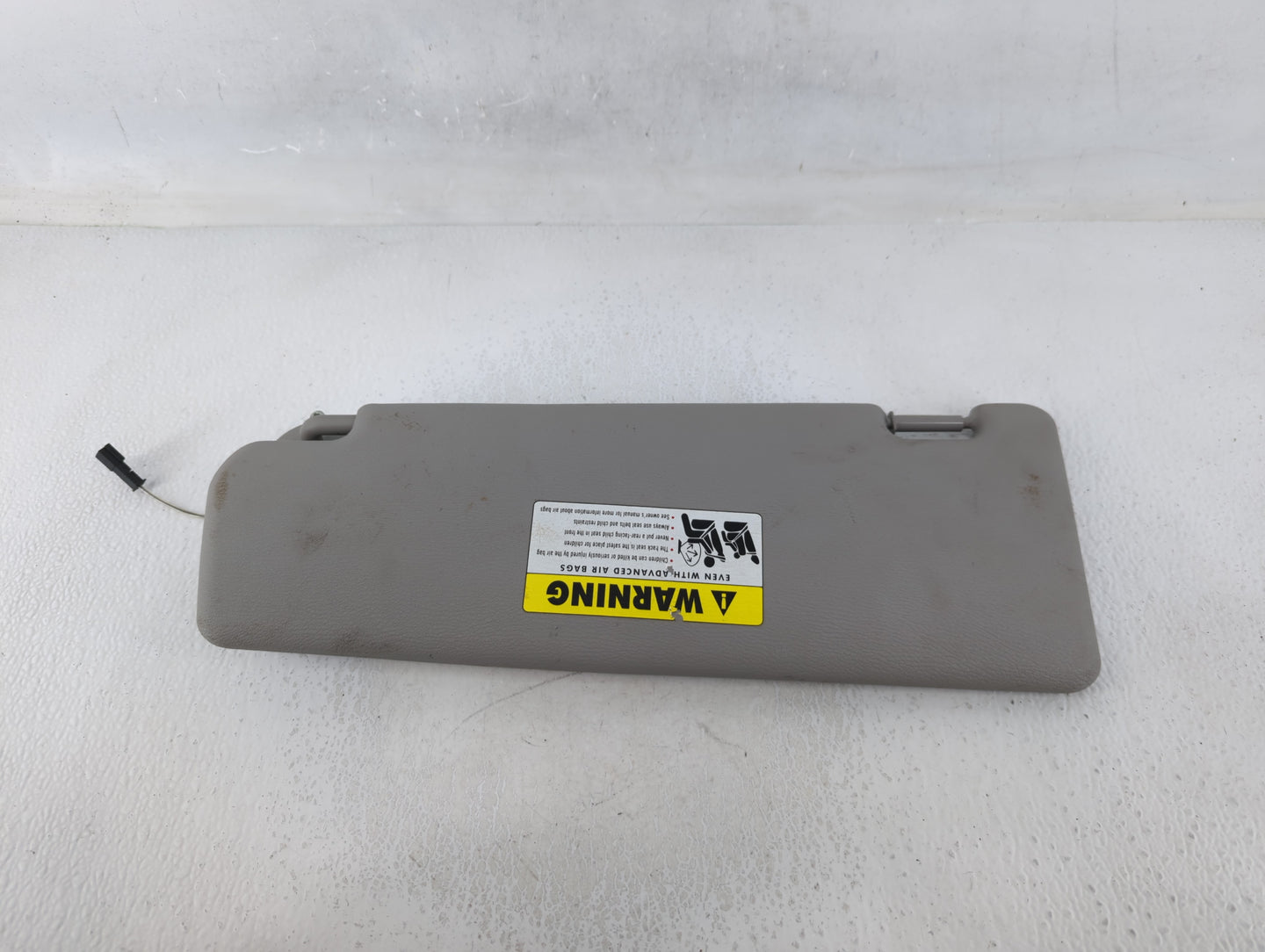 2005-2007 Kia Sorento Sun Visor Shade Replacement Passenger Right Mirror Fits Fits 2005 2006 2007 OEM Used Auto Parts - Oemu