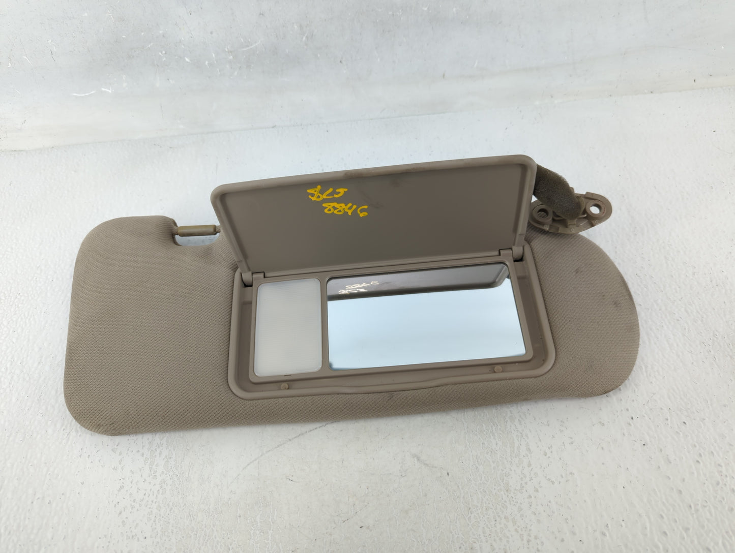 2007 Kia Sorento Sun Visor Shade Replacement Passenger Right Mirror Fits OEM Used Auto Parts - Oemusedautoparts1.com