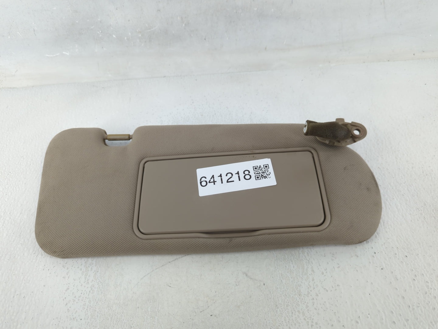 2007 Kia Sorento Sun Visor Shade Replacement Passenger Right Mirror Fits OEM Used Auto Parts - Oemusedautoparts1.com
