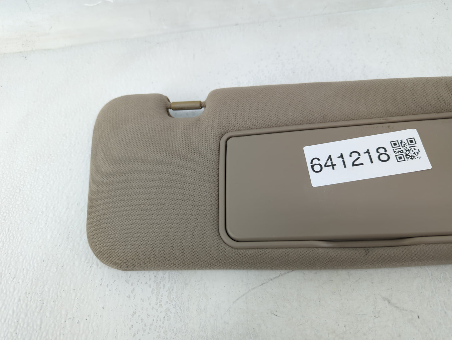 2007 Kia Sorento Sun Visor Shade Replacement Passenger Right Mirror Fits OEM Used Auto Parts - Oemusedautoparts1.com