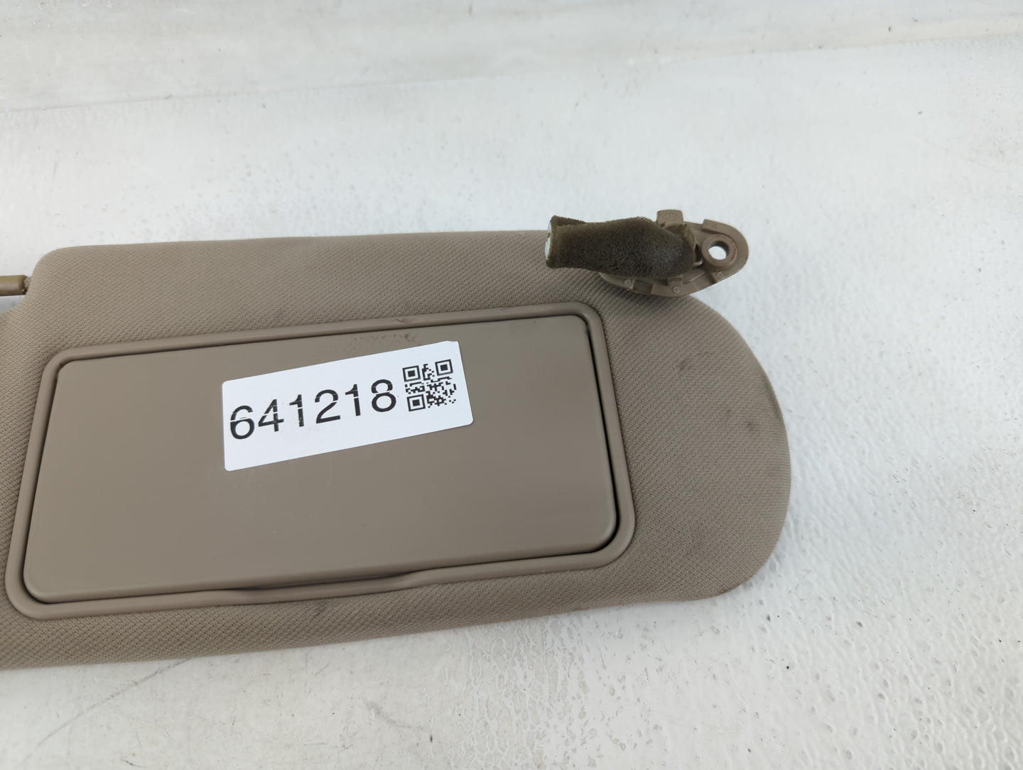 2007 Kia Sorento Sun Visor Shade Replacement Passenger Right Mirror Fits OEM Used Auto Parts - Oemusedautoparts1.com