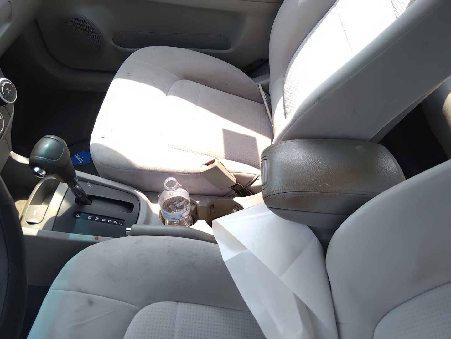 2007-2008 Kia Spectra Center Floor Console Fits Fits 2007 2008 OEM Used Auto Parts - Oemusedautoparts1.com