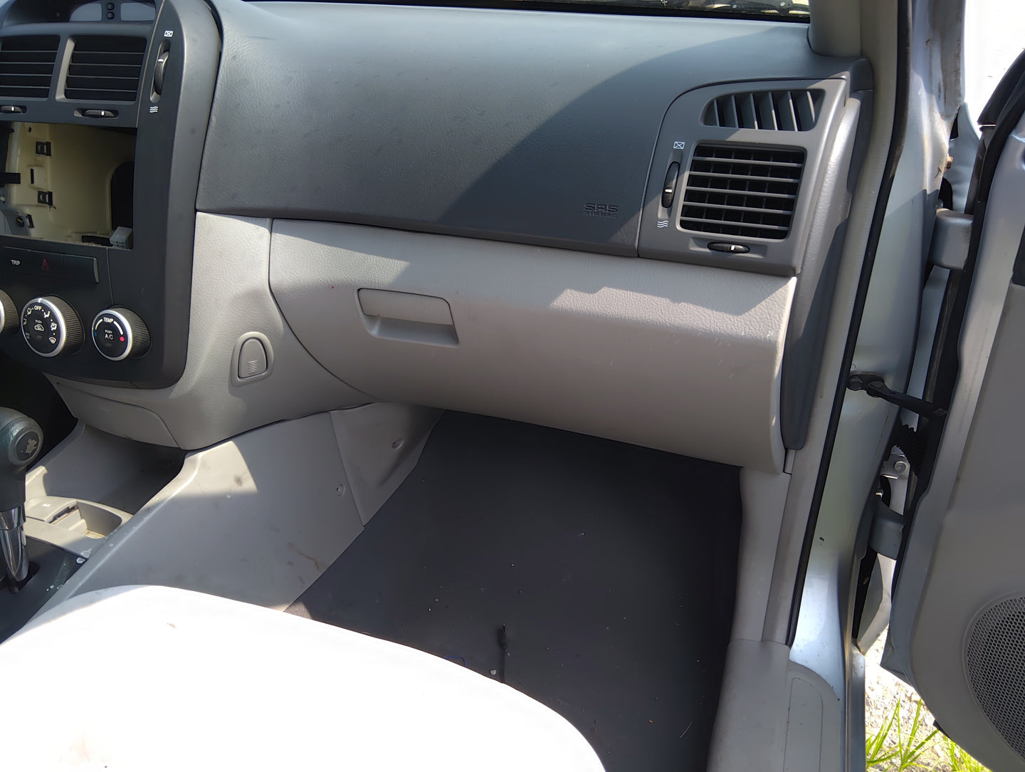 2007 Kia Spectra Passenger Glove Box Door Storage Compartment 5034165 - Oemusedautoparts1.com
