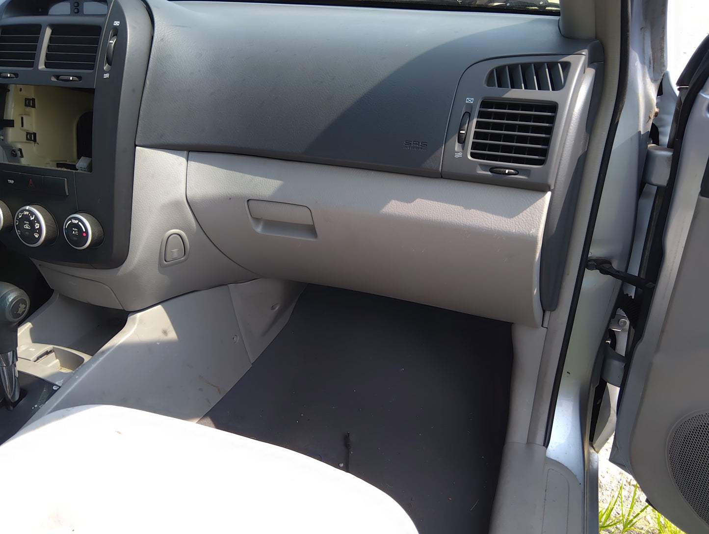 2007 Kia Spectra Passenger Glove Box Door Storage Compartment 5034165 - Oemusedautoparts1.com