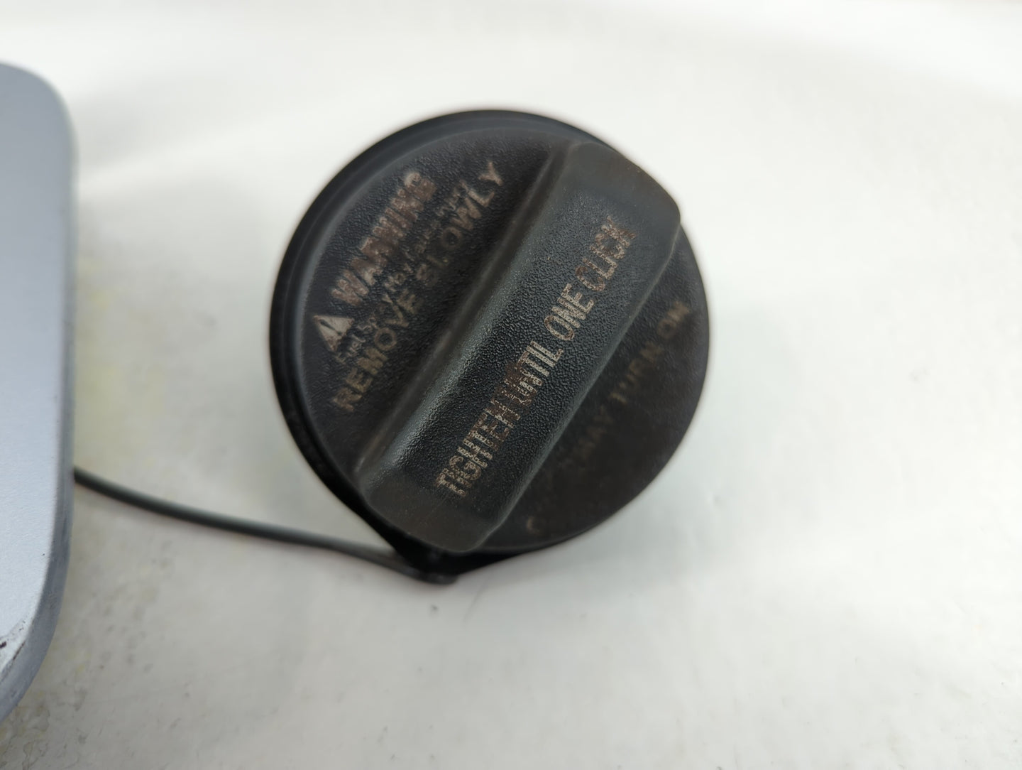 2007 Kia Spectra Fuel Tank Door Lid Gas Tank - Oemusedautoparts1.com