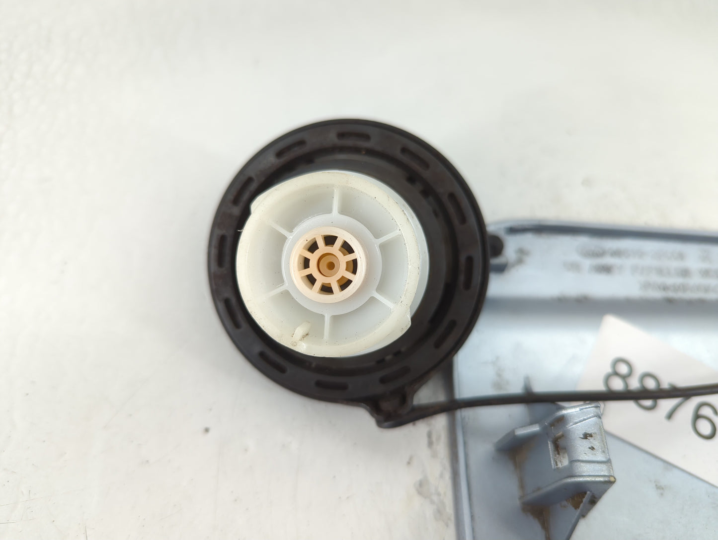 2007 Kia Spectra Fuel Tank Door Lid Gas Tank - Oemusedautoparts1.com