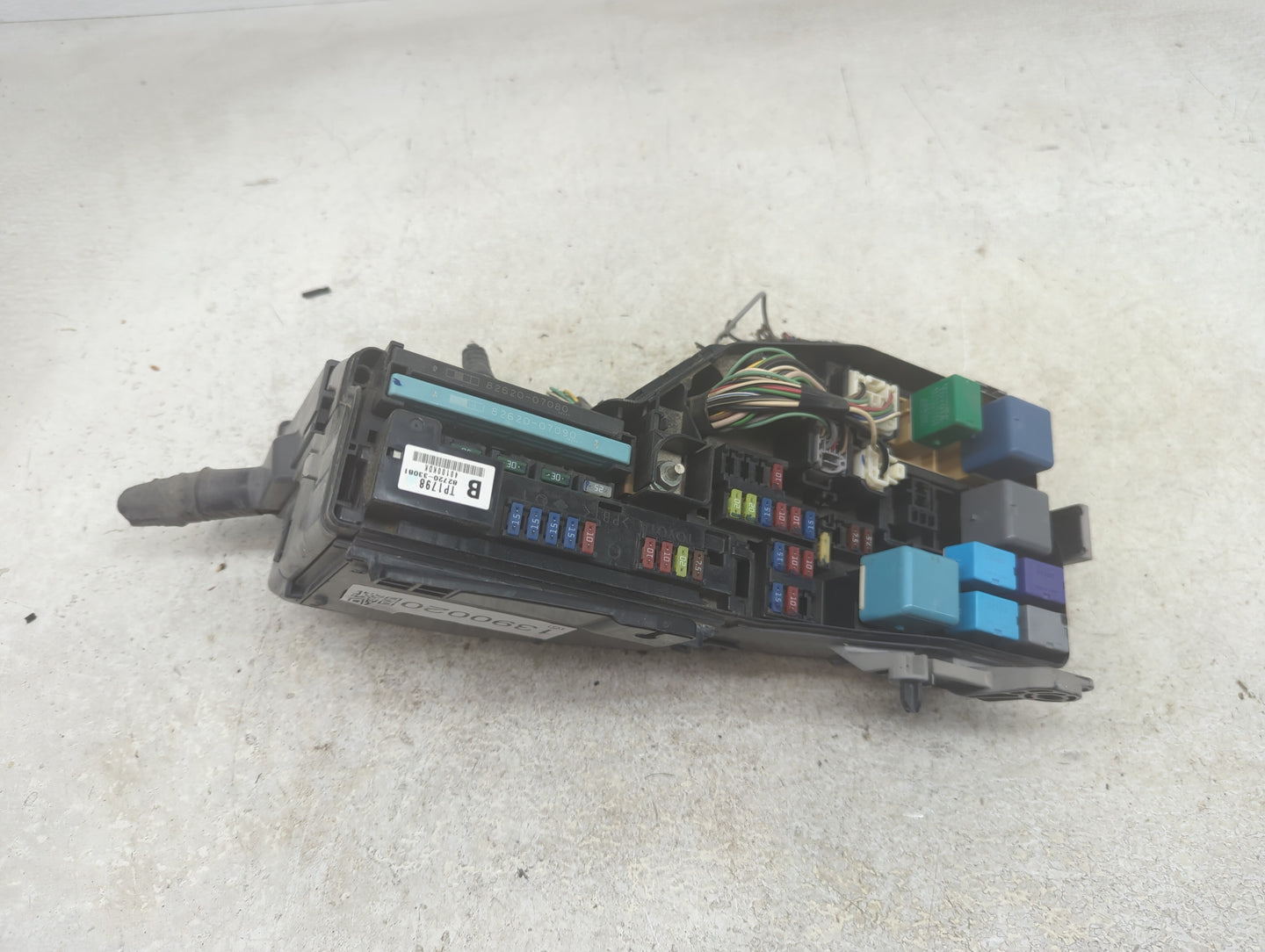 2007-2009 Lexus Es350 Fusebox Fuse Box Panel Relay Module P/N:82662-33210 82720-33080 Fits Fits 2007 2008 2009 OEM Used Auto