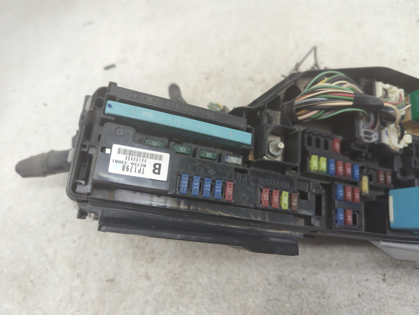2007-2009 Lexus Es350 Fusebox Fuse Box Panel Relay Module P/N:82662-33210 82720-33080 Fits Fits 2007 2008 2009 OEM Used Auto