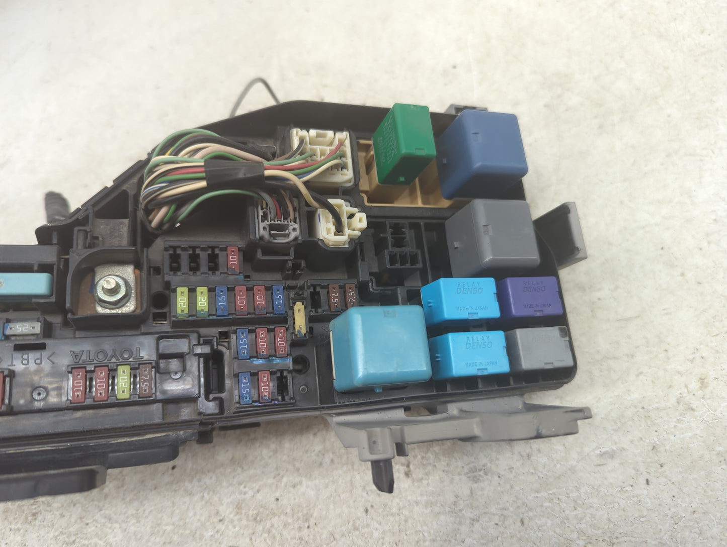 2007-2009 Lexus Es350 Fusebox Fuse Box Panel Relay Module P/N:82662-33210 82720-33080 Fits Fits 2007 2008 2009 OEM Used Auto
