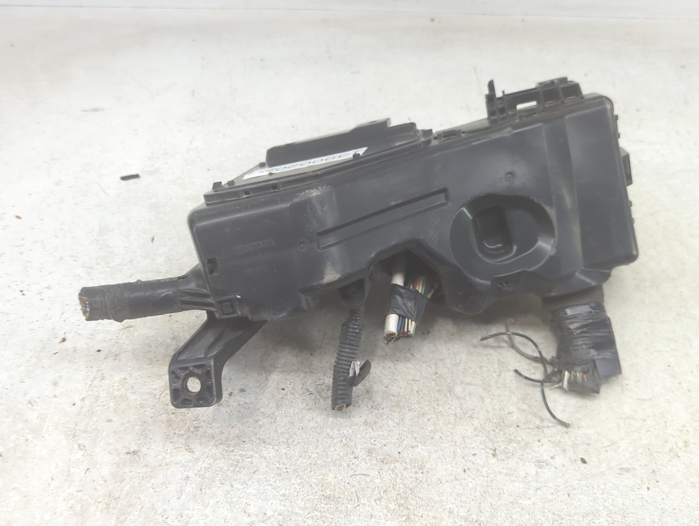 2007-2009 Lexus Es350 Fusebox Fuse Box Panel Relay Module P/N:82662-33210 82720-33080 Fits Fits 2007 2008 2009 OEM Used Auto