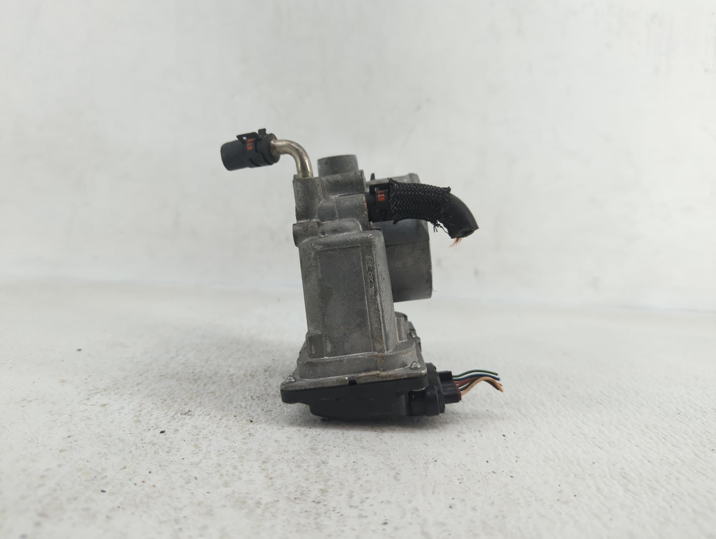 2006-2015 Lexus Is250 Throttle Body P/N:22030-31020 Fits Fits 2006 2007 2008 2009 2010 2011 2012 2013 2014 2015 OEM Used Aut