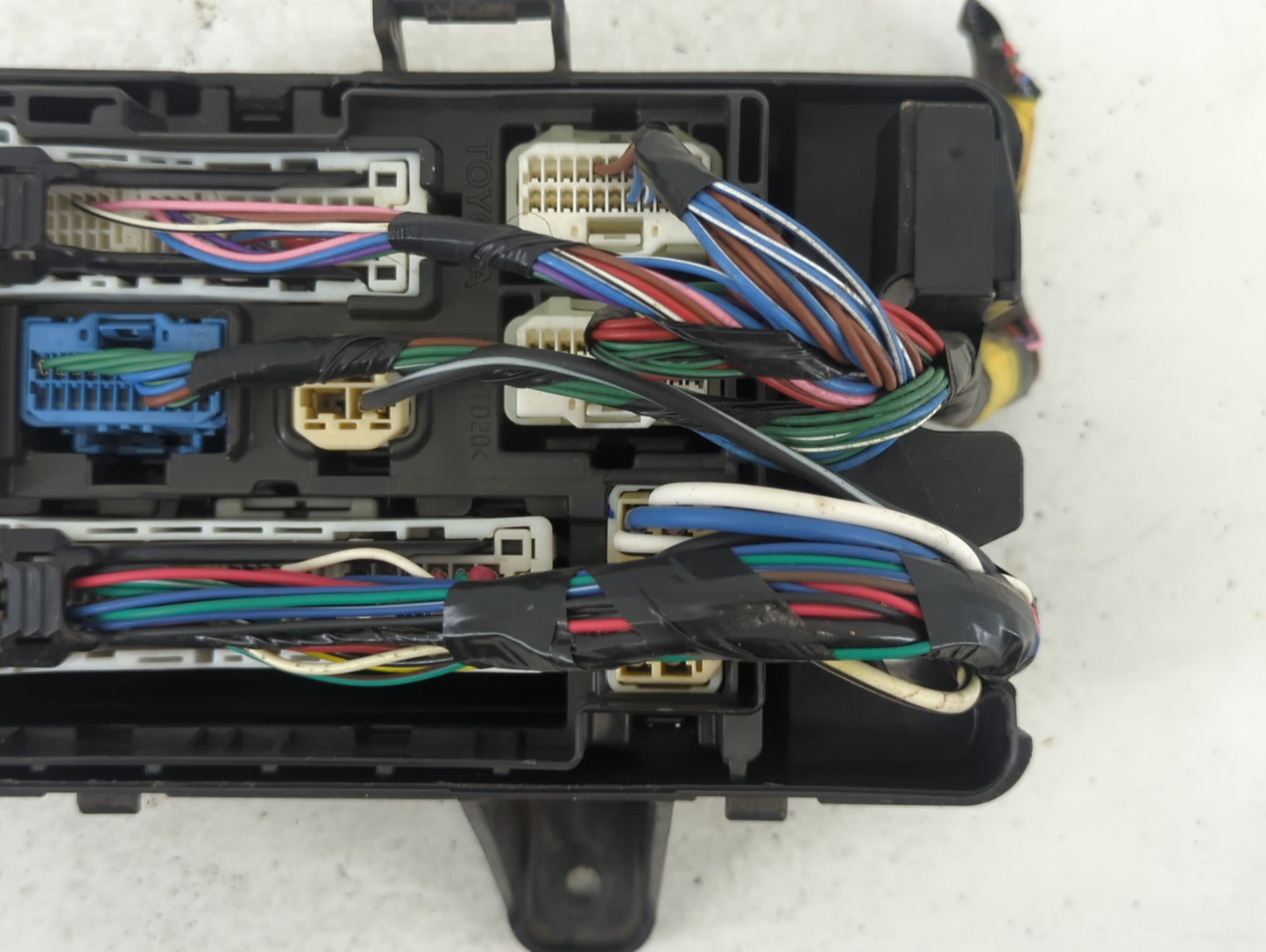 2006-2015 Lexus Is350 Fusebox Fuse Box Panel Relay Module P/N:82121-0C260 Fits OEM Used Auto Parts - Oemusedautoparts1.com