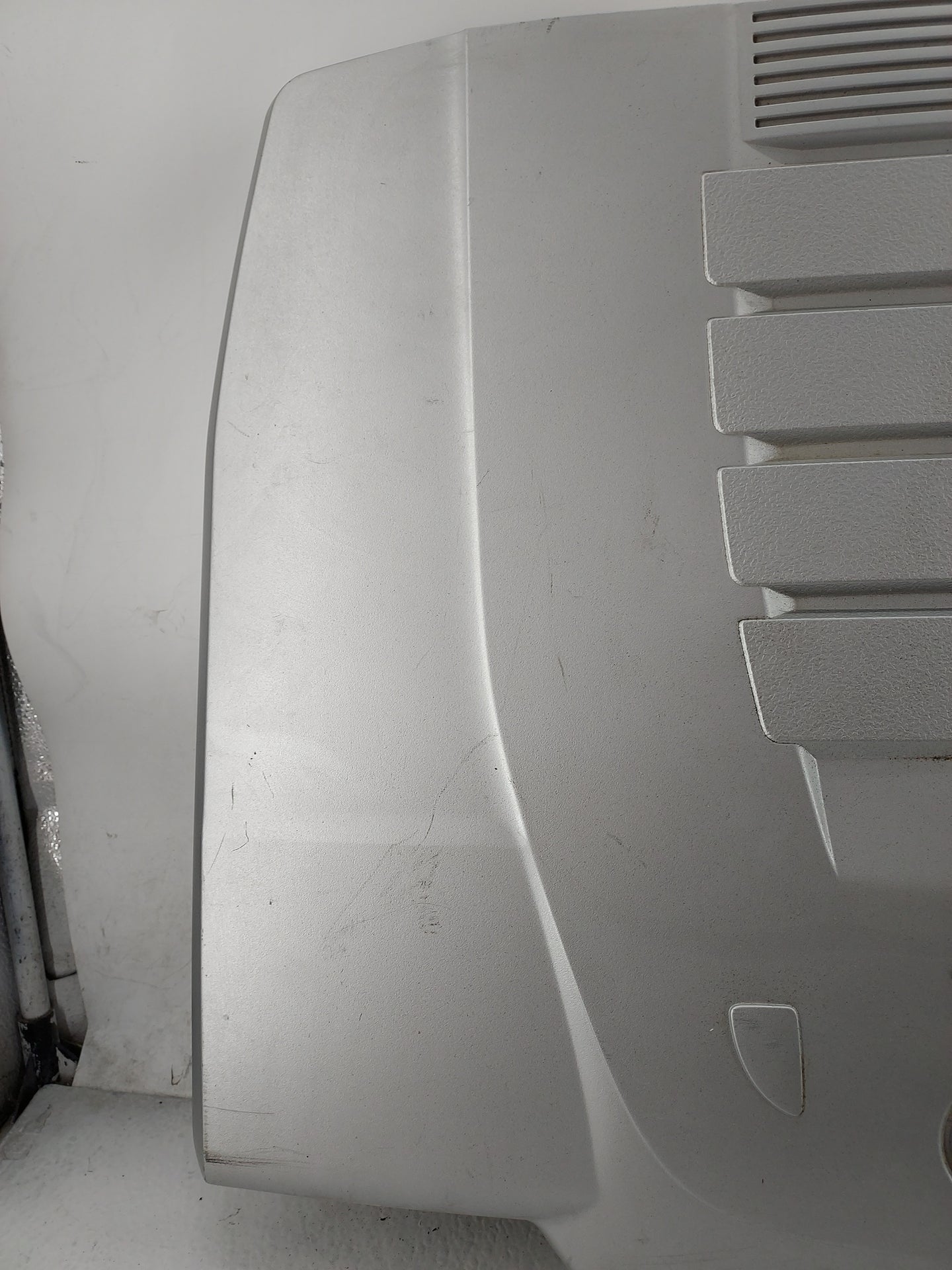 2007 Lexus Ls460 Engine Cover Silver - Oemusedautoparts1.com