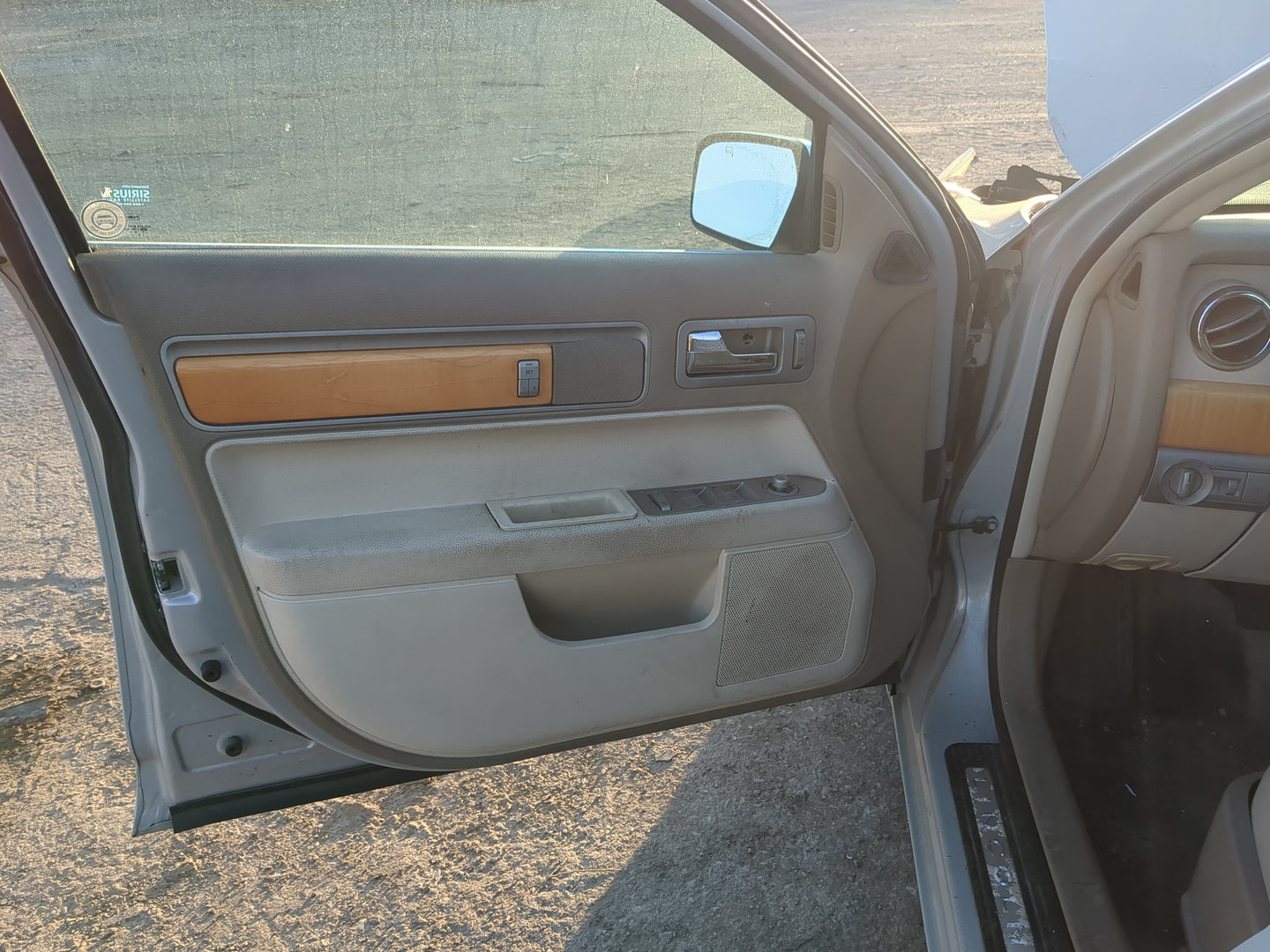 2007 Lincoln Mkz Front Left Driver Interior Door Panel Trim - Oemusedautoparts1.com