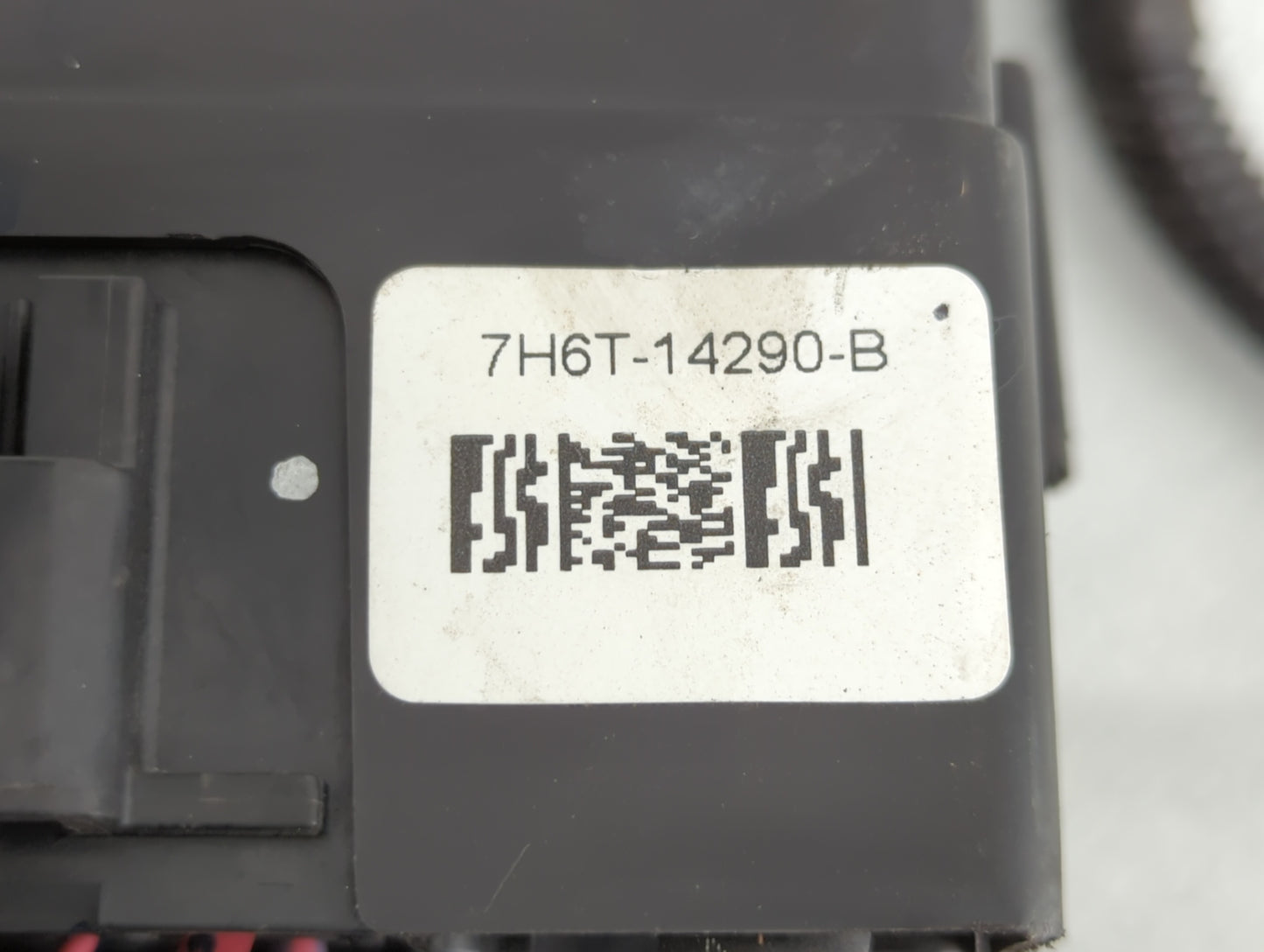 2007-2010 Lincoln Mkz Fusebox Fuse Box Panel Relay Module P/N:7H6T-14290-B AH6T-14290-B Fits Fits 2007 2008 2009 2010 OEM Us