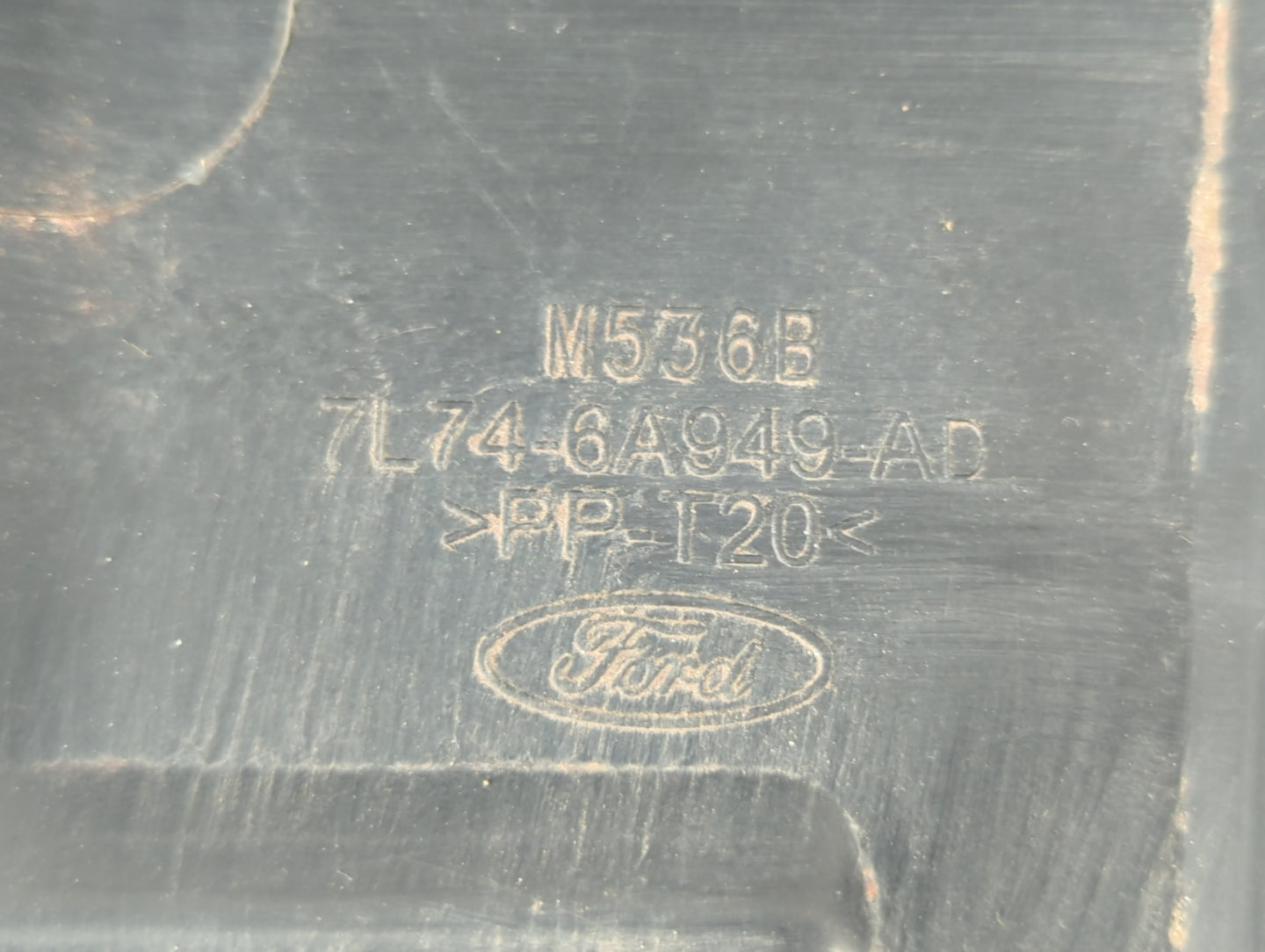 2007 Lincoln Navigator Engine Cover - Oemusedautoparts1.com