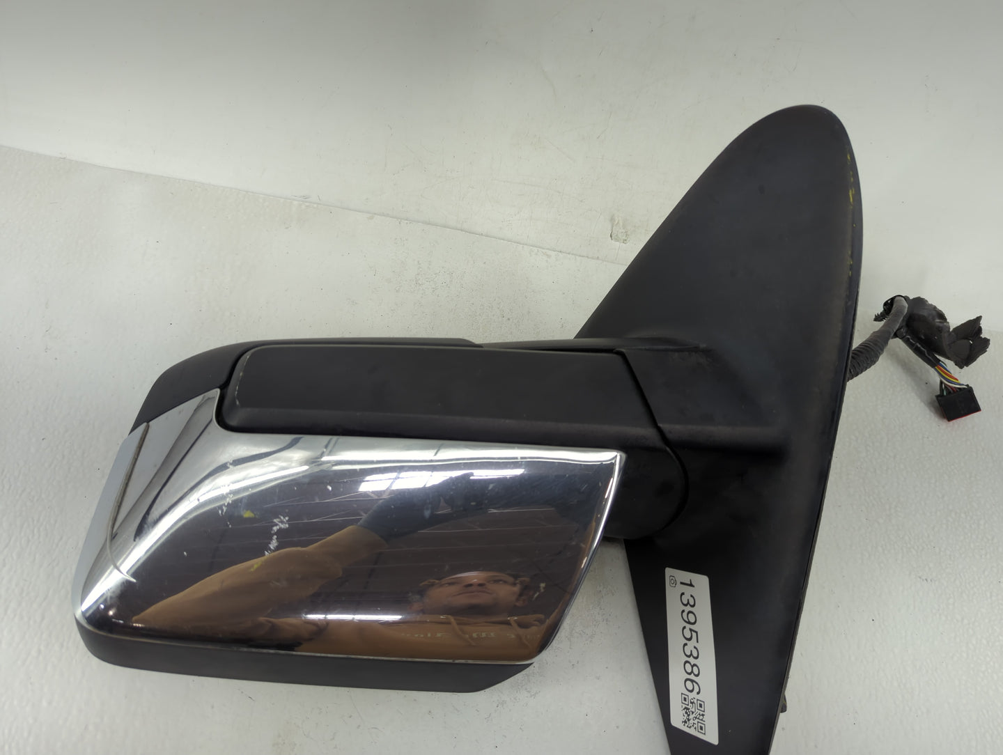 2007 Lincoln Navigator Driver Side View Mirror - Left Door Mirror OEM Used - Oemusedautoparts1.com