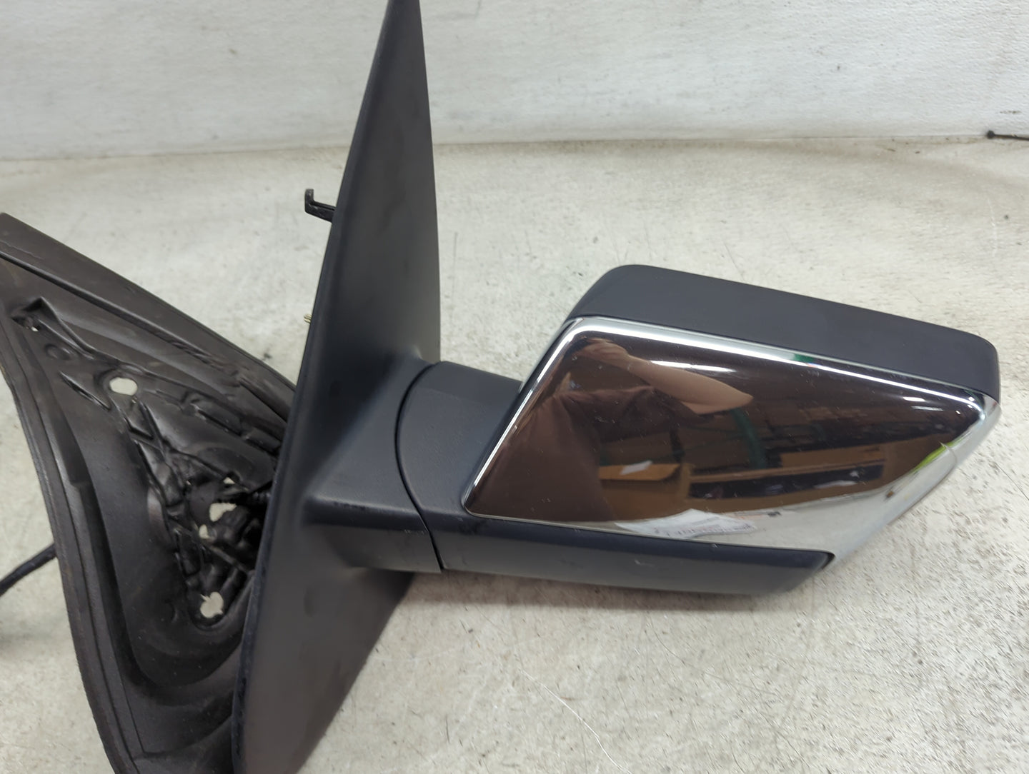 2007 Lincoln Navigator Driver Side View Mirror - Left Door Mirror OEM Used - Oemusedautoparts1.com