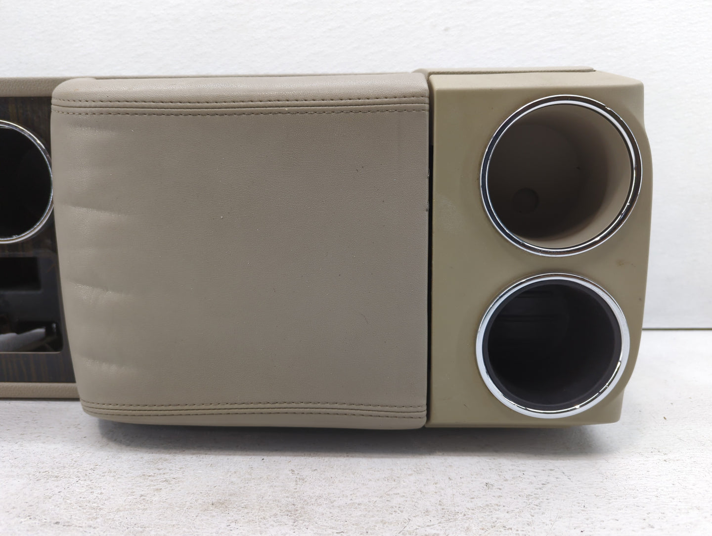 2007 Lincoln Navigator Center Floor Console Fits OEM Used Auto Parts - Oemusedautoparts1.com