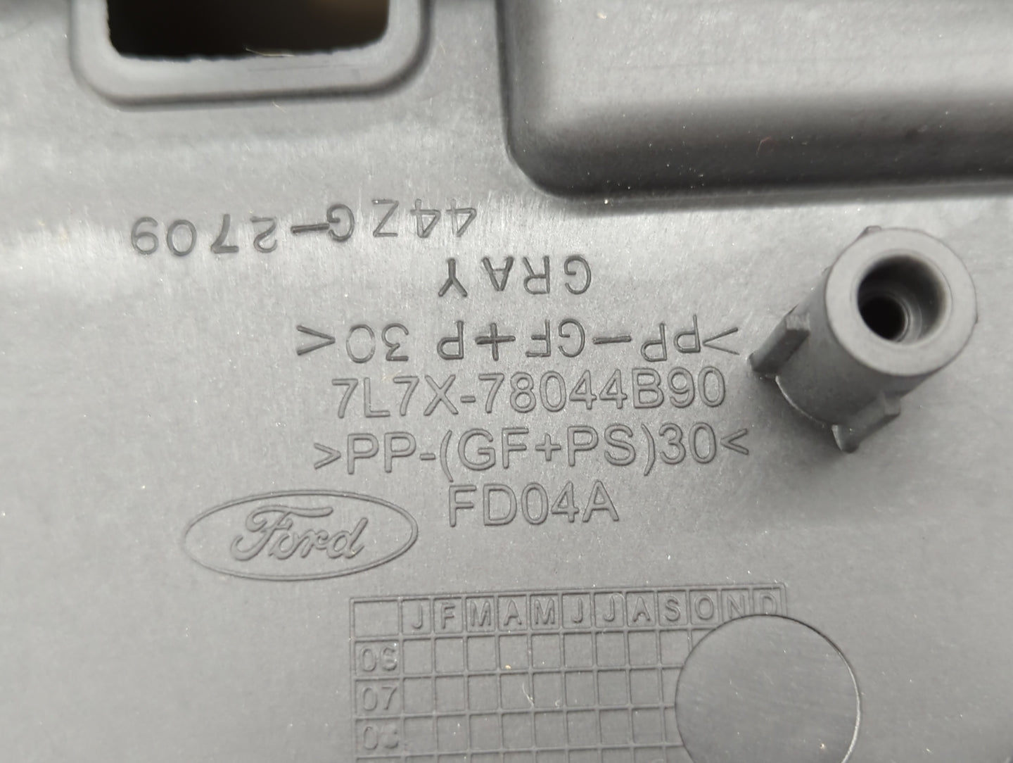 2007 Lincoln Navigator Center Floor Console Fits OEM Used Auto Parts - Oemusedautoparts1.com