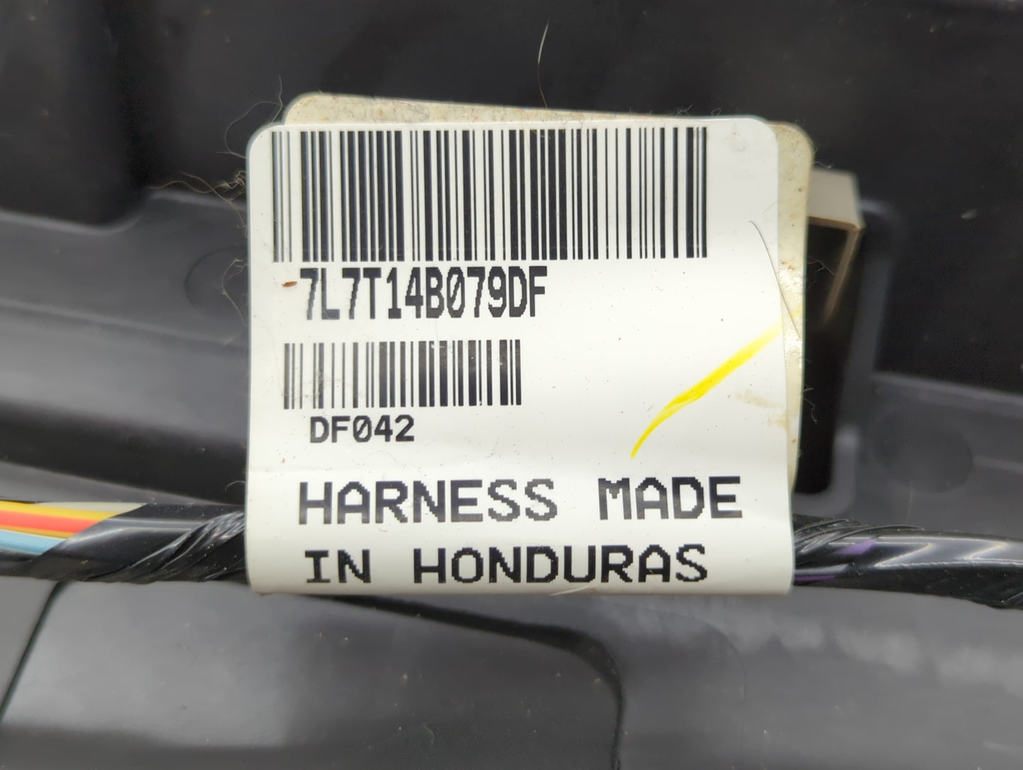 2007 Lincoln Navigator Center Floor Console Fits OEM Used Auto Parts - Oemusedautoparts1.com