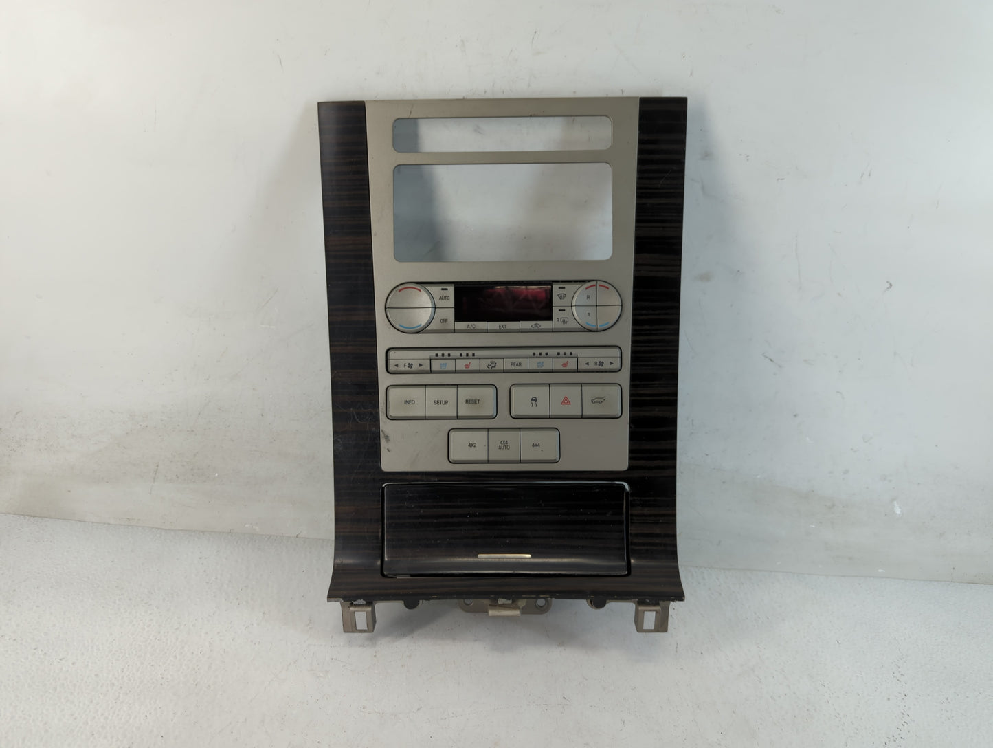 2007 Lincoln Navigator Radio AM FM Cd Player Receiver Replacement Fits OEM Used Auto Parts - Oemusedautoparts1.com