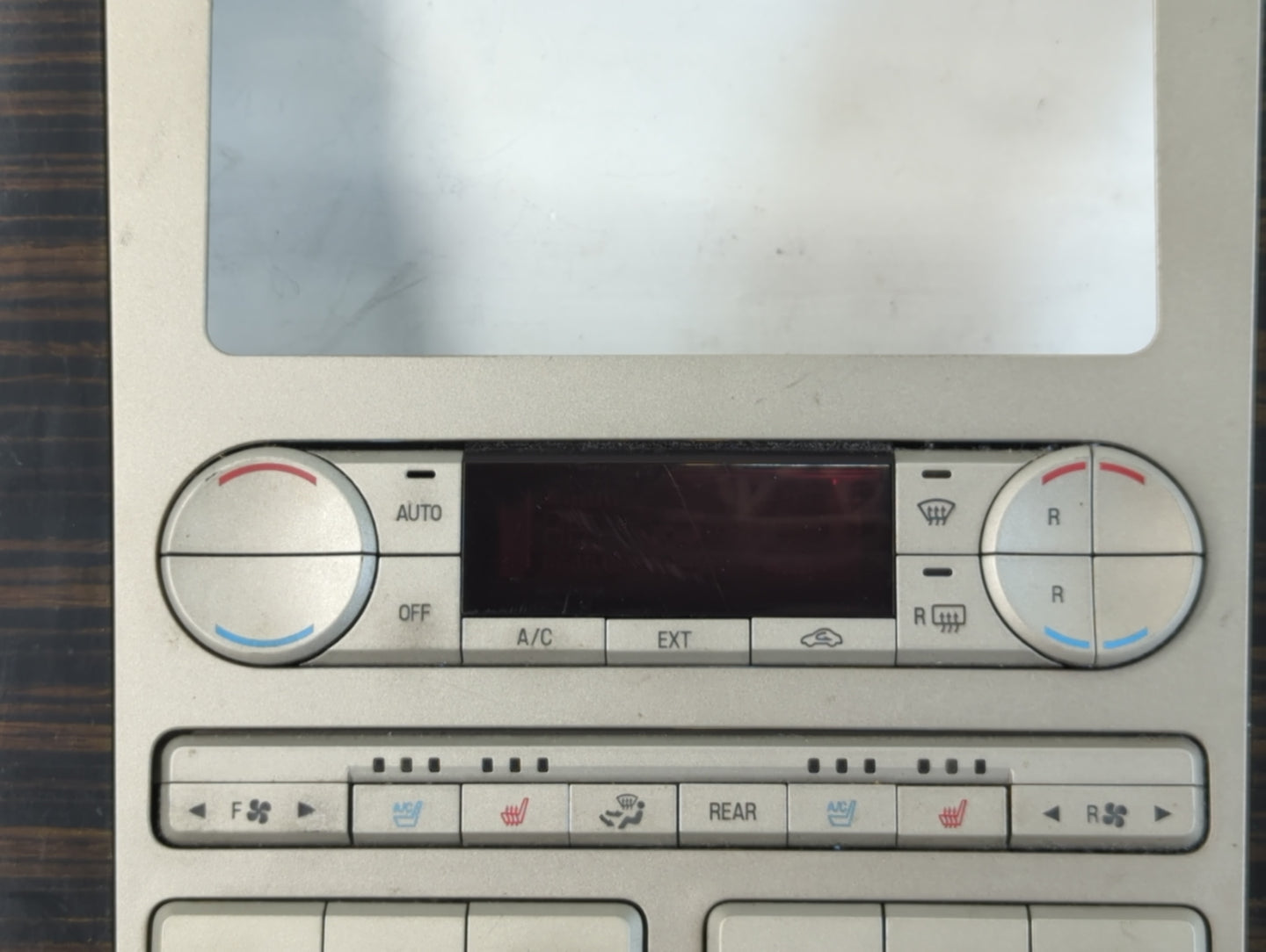2007 Lincoln Navigator Radio AM FM Cd Player Receiver Replacement Fits OEM Used Auto Parts - Oemusedautoparts1.com