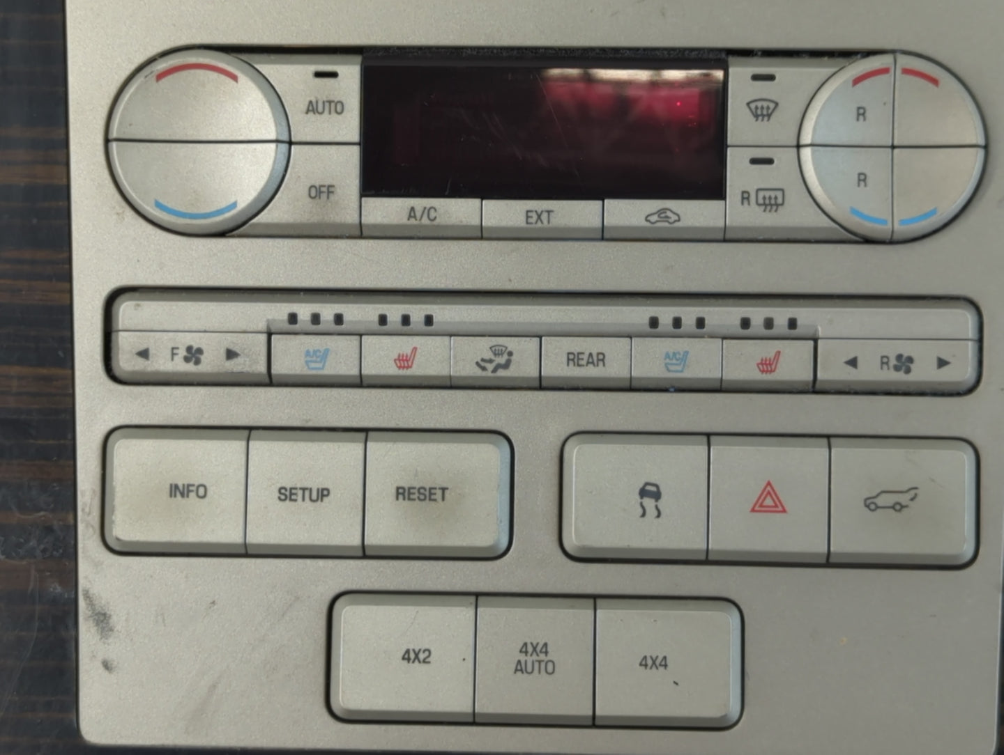 2007 Lincoln Navigator Radio AM FM Cd Player Receiver Replacement Fits OEM Used Auto Parts - Oemusedautoparts1.com