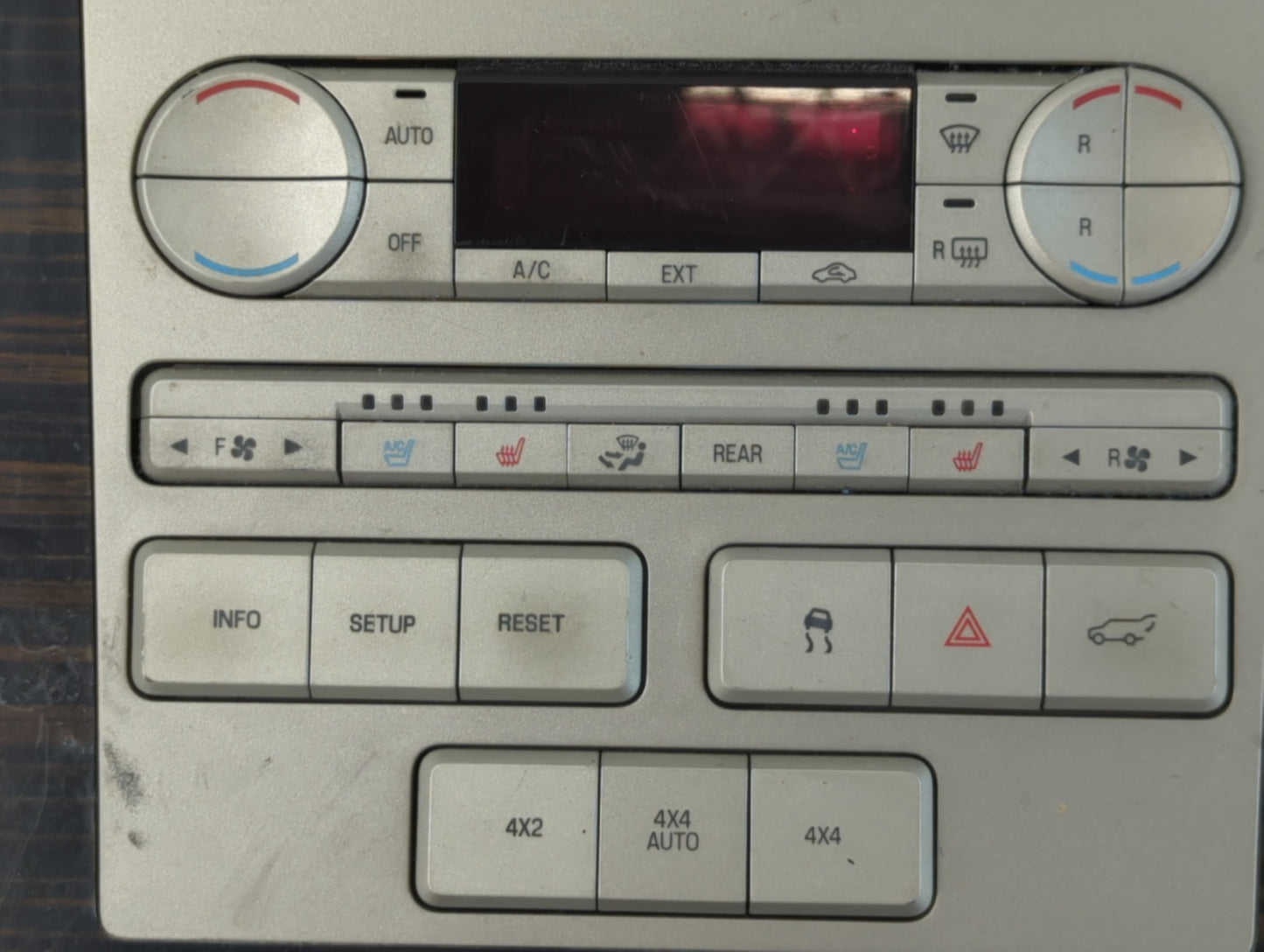 2007 Lincoln Navigator Radio AM FM Cd Player Receiver Replacement Fits OEM Used Auto Parts - Oemusedautoparts1.com