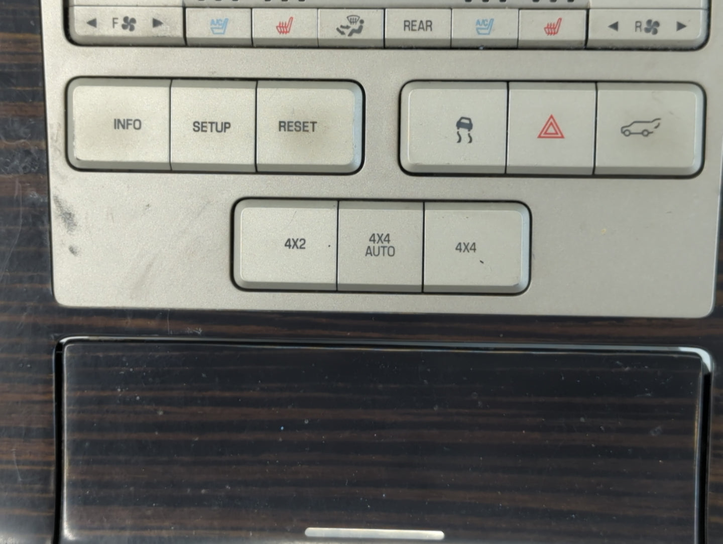 2007 Lincoln Navigator Radio AM FM Cd Player Receiver Replacement Fits OEM Used Auto Parts - Oemusedautoparts1.com