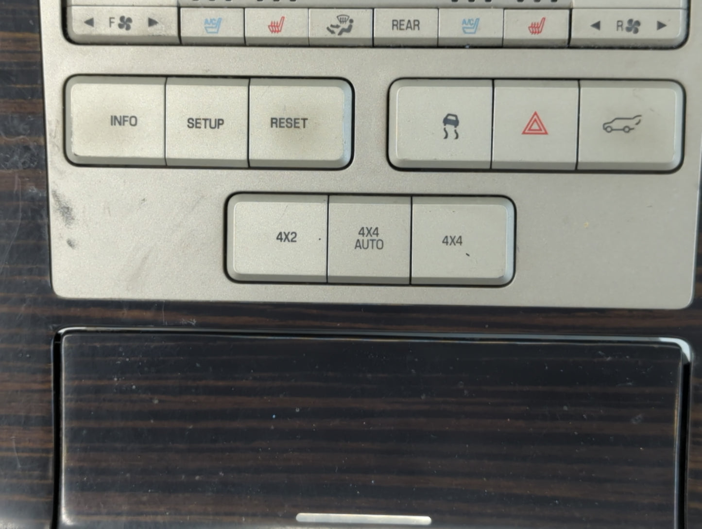 2007 Lincoln Navigator Radio AM FM Cd Player Receiver Replacement Fits OEM Used Auto Parts - Oemusedautoparts1.com